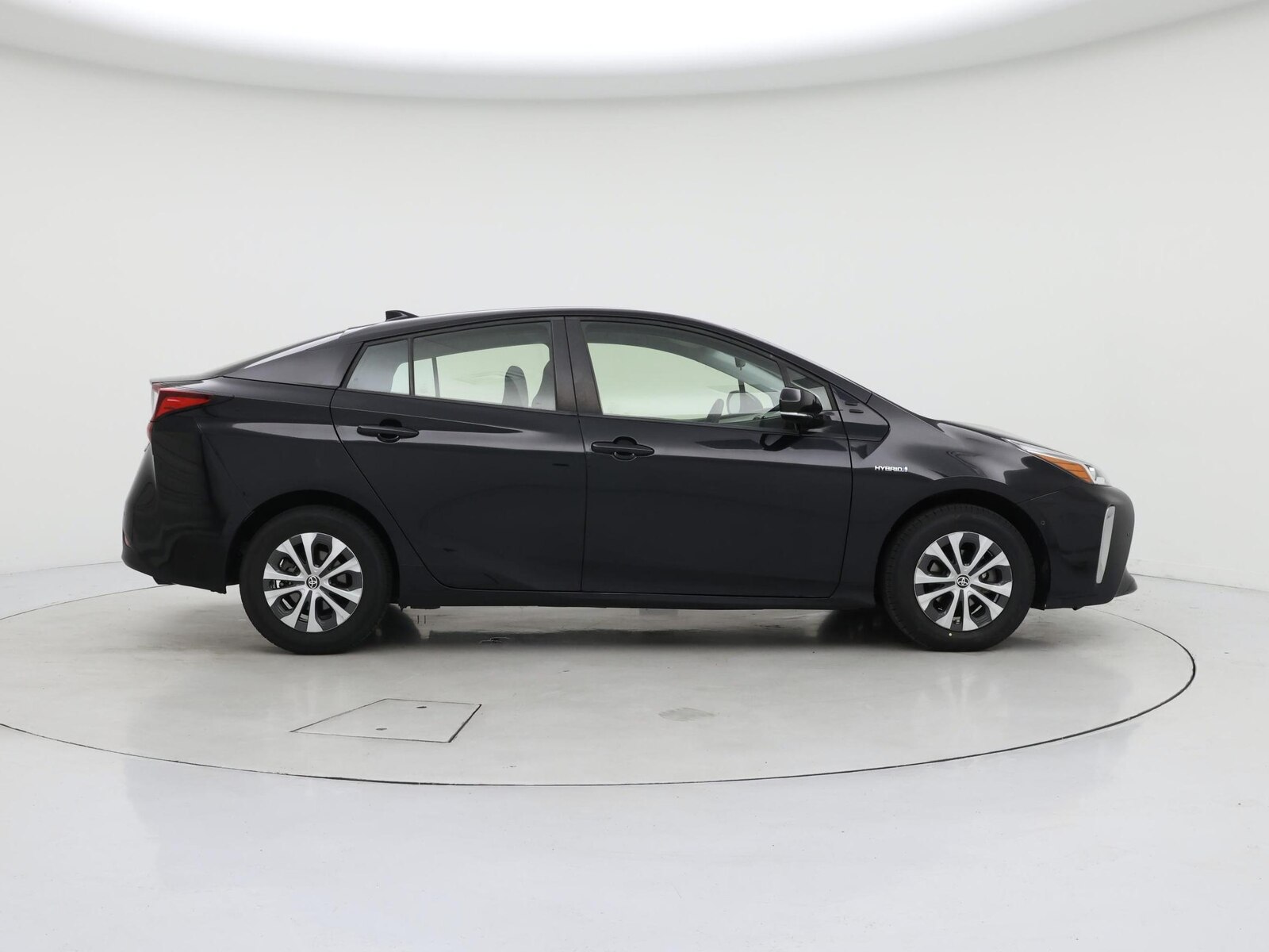 2019 Toyota Prius LE - Photo 8