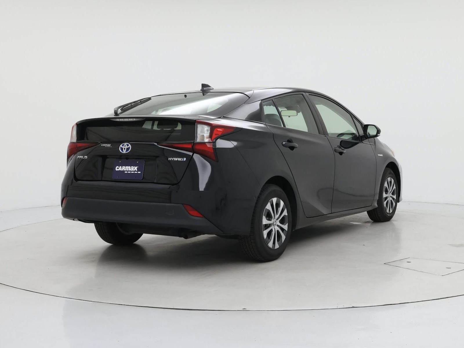 2019 Toyota Prius LE - Photo 9