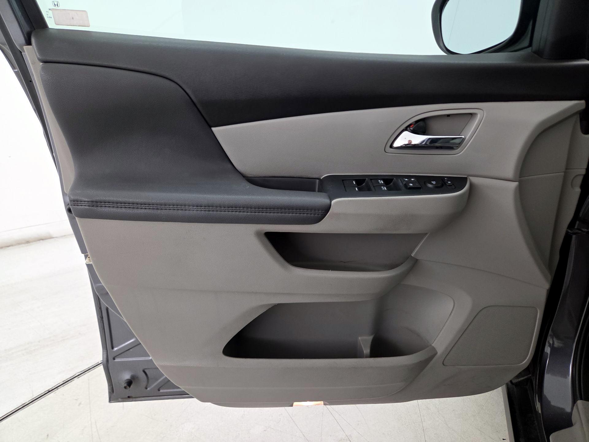 Thumbnail: 2016 Honda Odyssey - 12