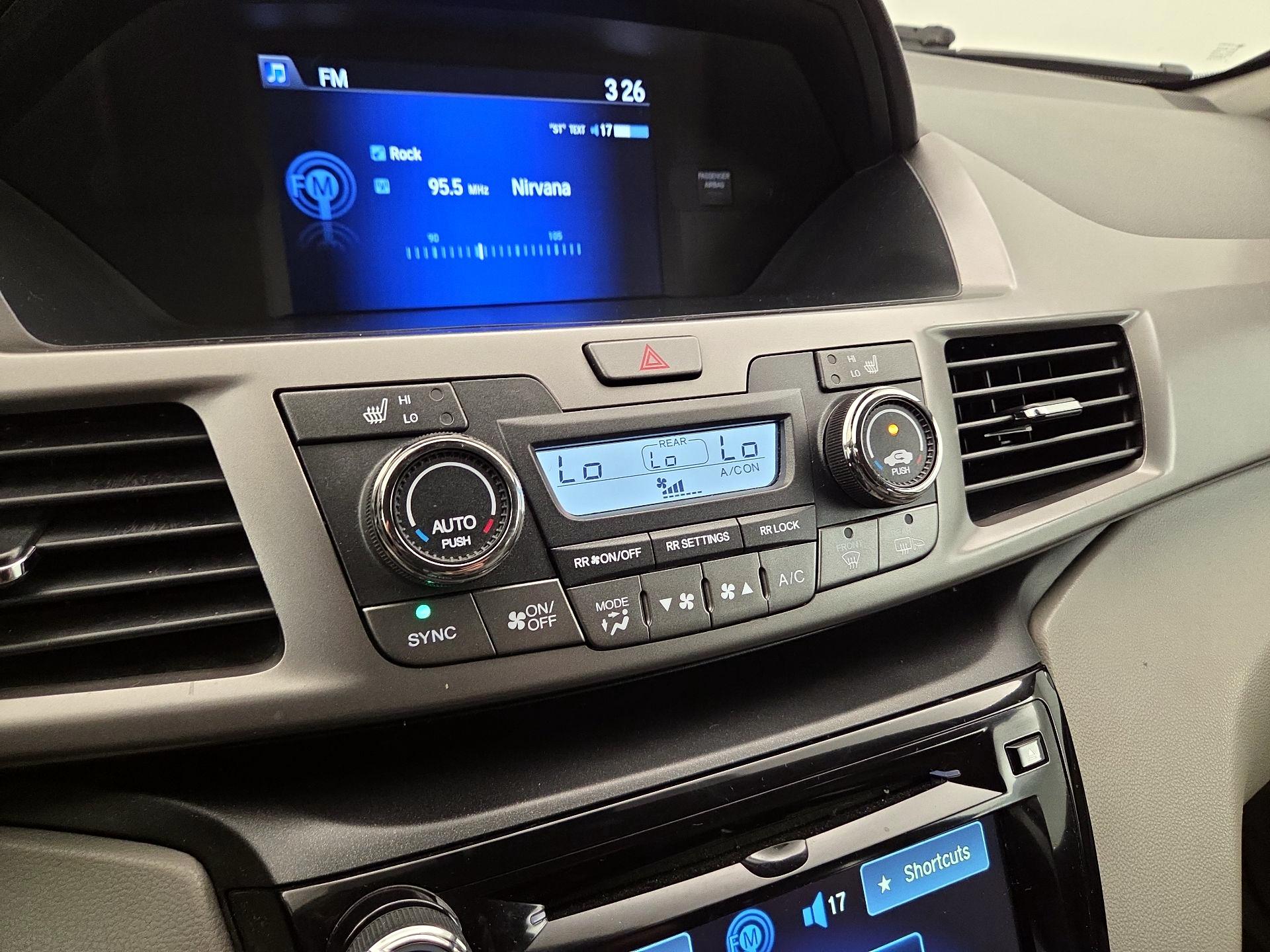 Thumbnail: 2016 Honda Odyssey - 17