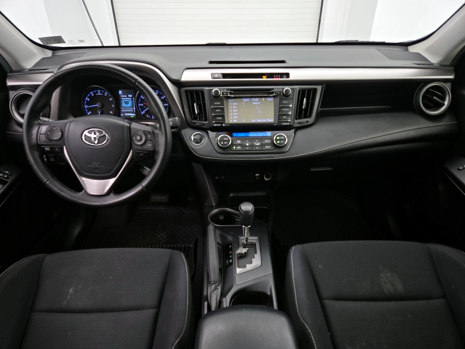 2018 Toyota RAV4 XLE - Photo 10
