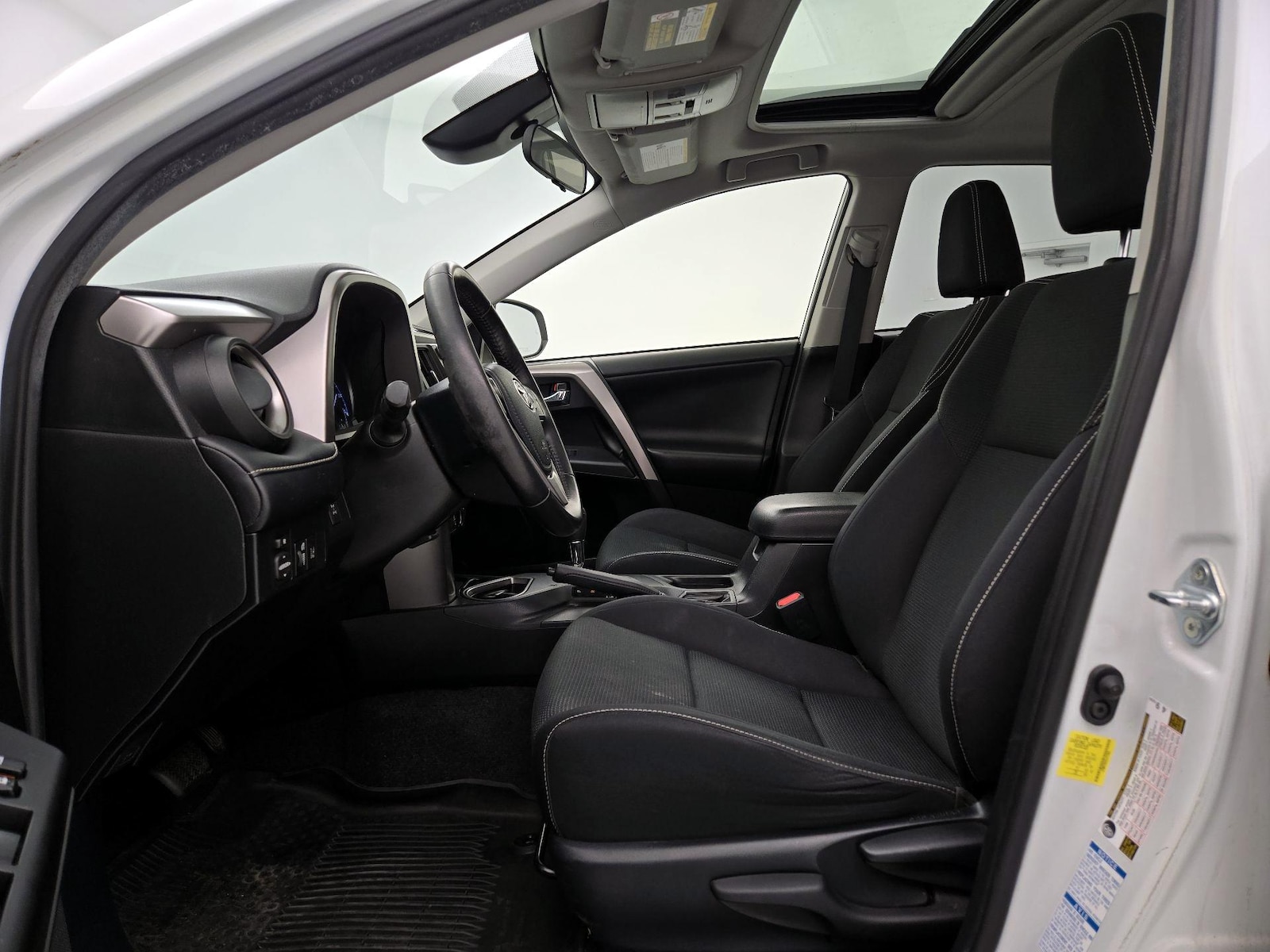 2018 Toyota RAV4 XLE - Photo 12
