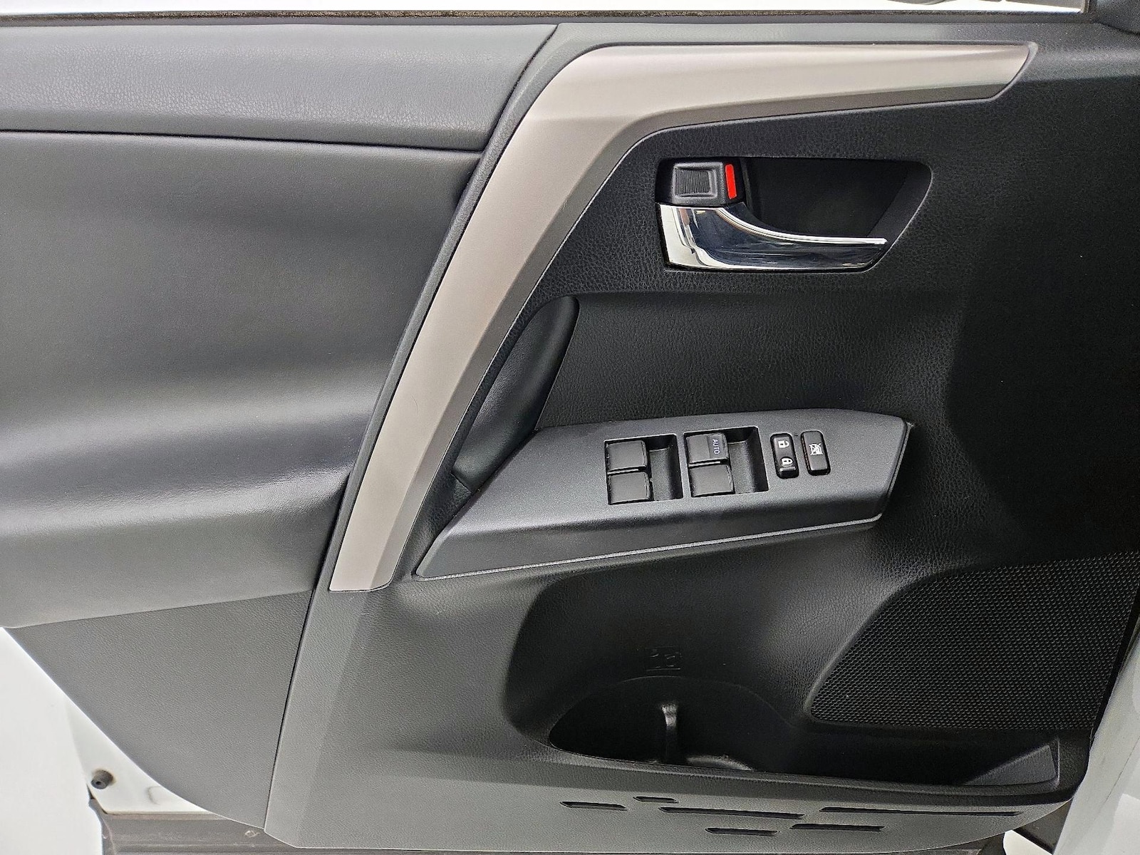 2018 Toyota RAV4 XLE - Photo 13