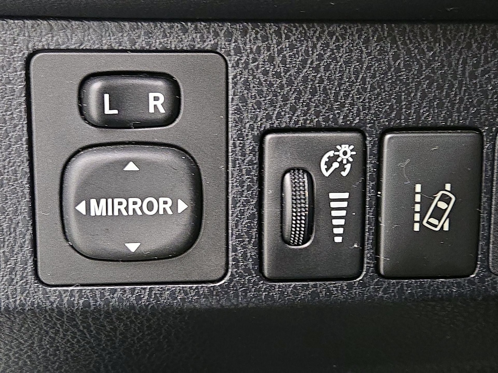 2018 Toyota RAV4 XLE - Photo 14