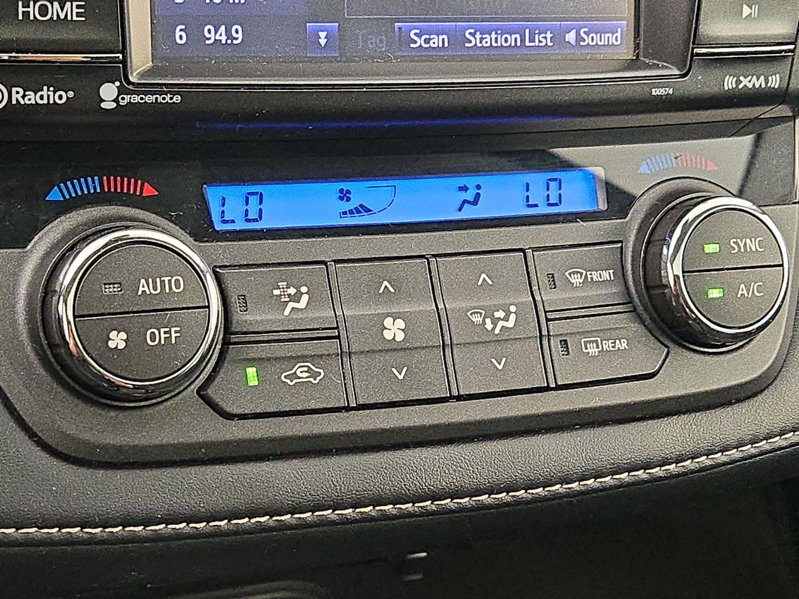 2018 Toyota RAV4 XLE - Photo 17
