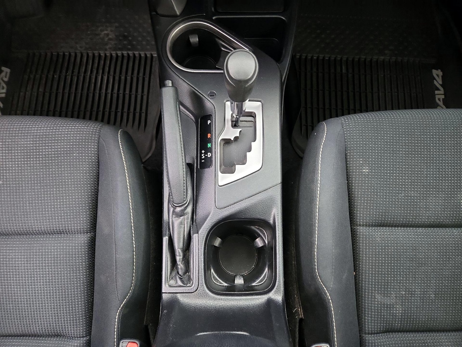 2018 Toyota RAV4 XLE - Photo 18