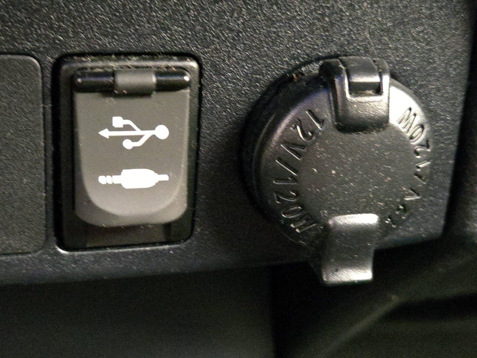 2018 Toyota RAV4 XLE - Photo 19