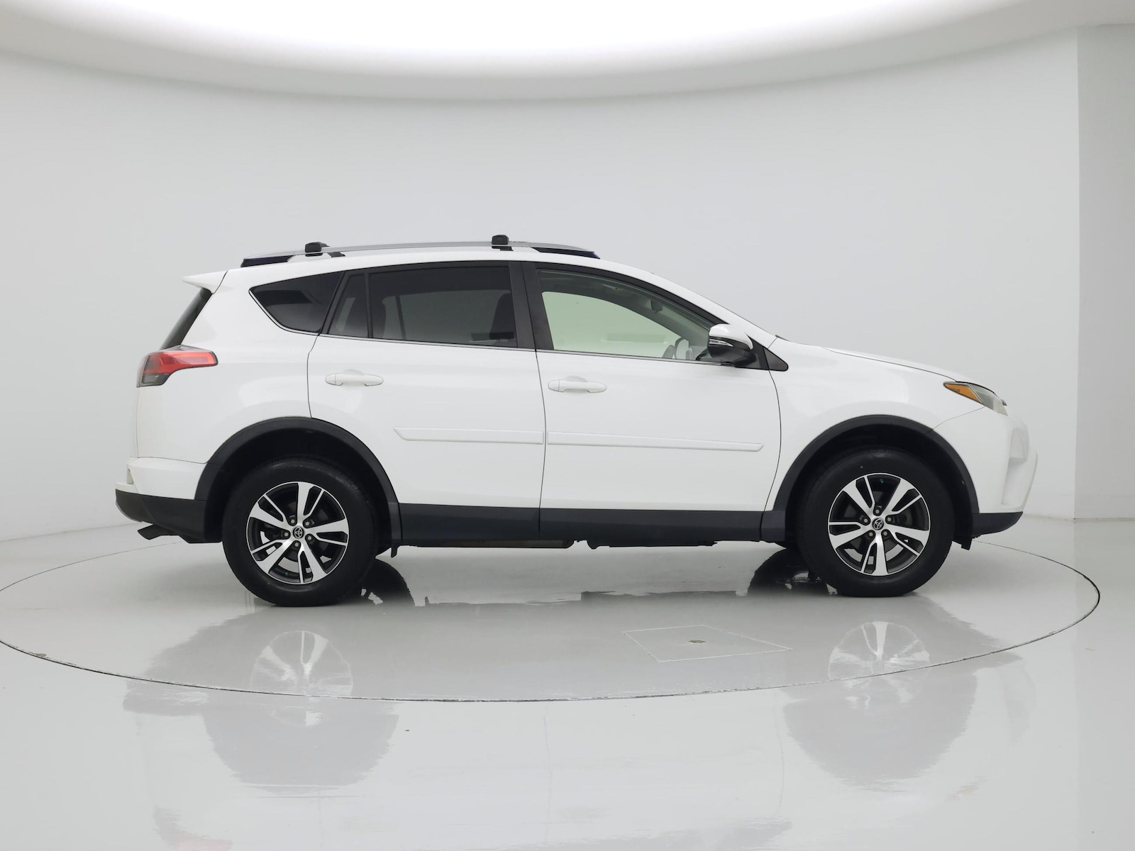 2018 Toyota RAV4 XLE - Photo 8