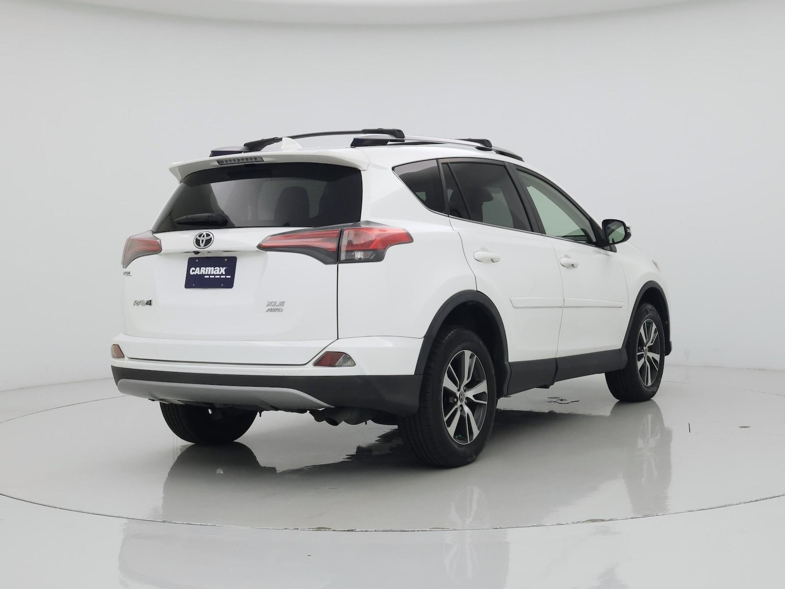 2018 Toyota RAV4 XLE - Photo 9