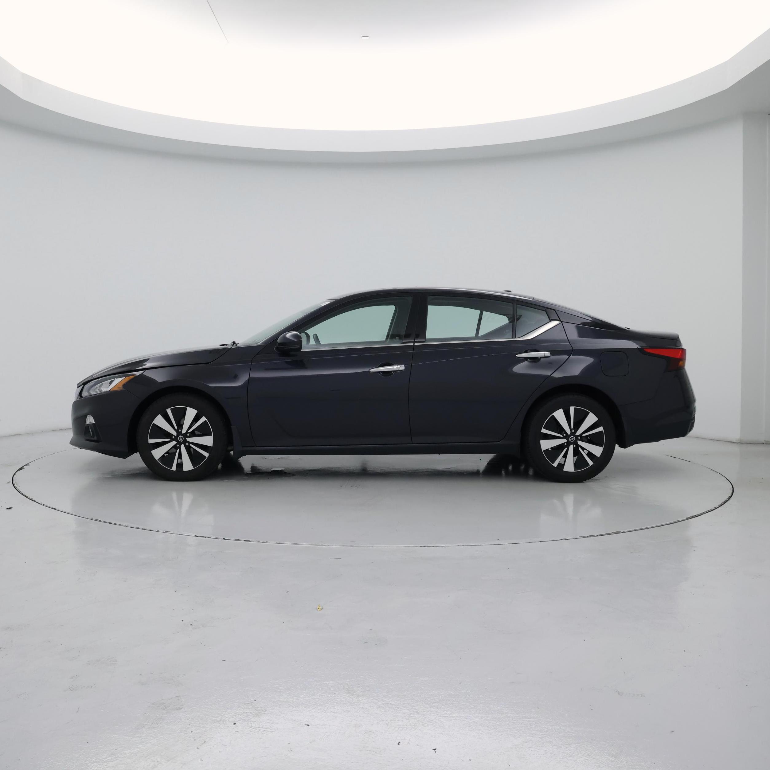 Thumbnail: 2020 Nissan Altima - 3