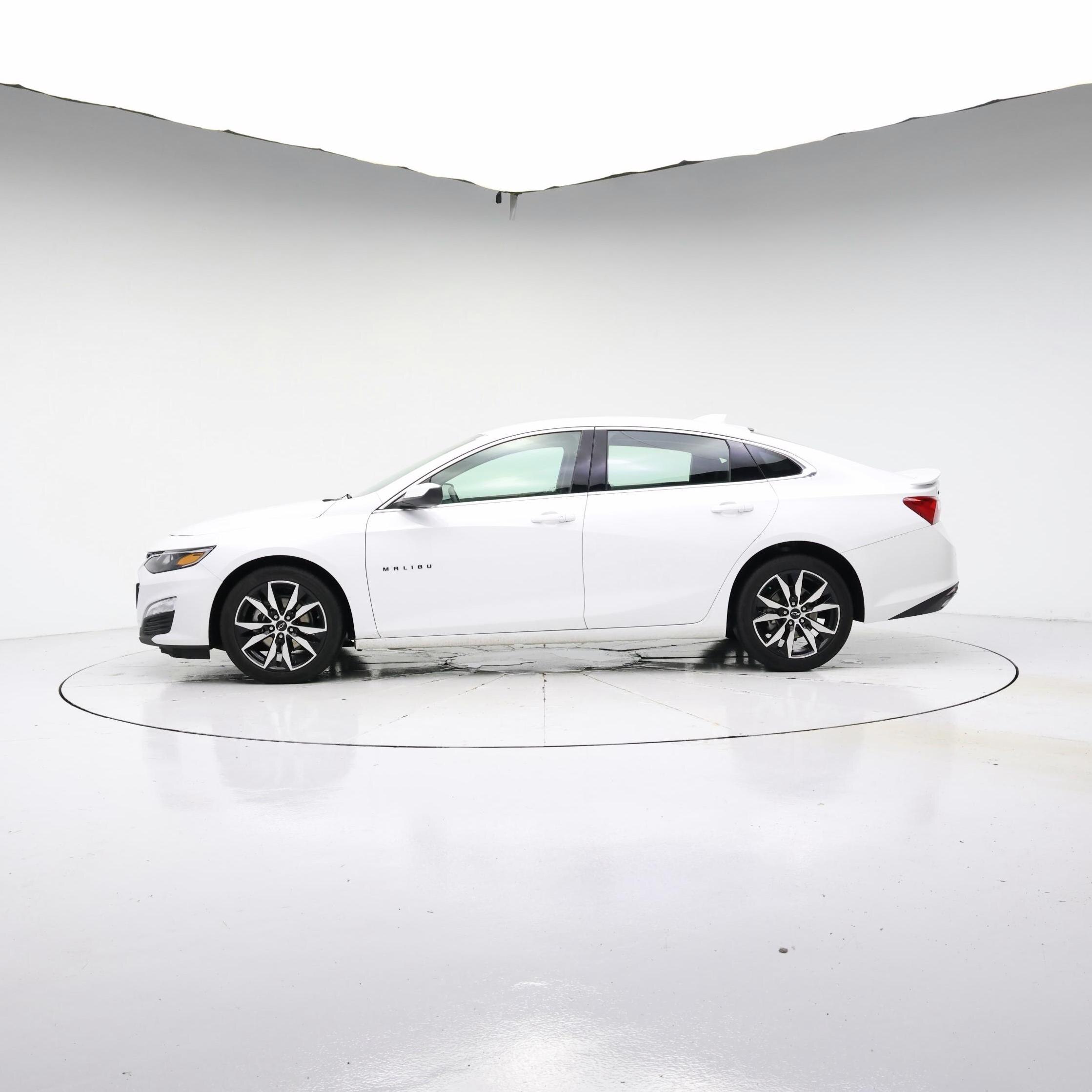 Thumbnail: 2024 Chevrolet Malibu - 3