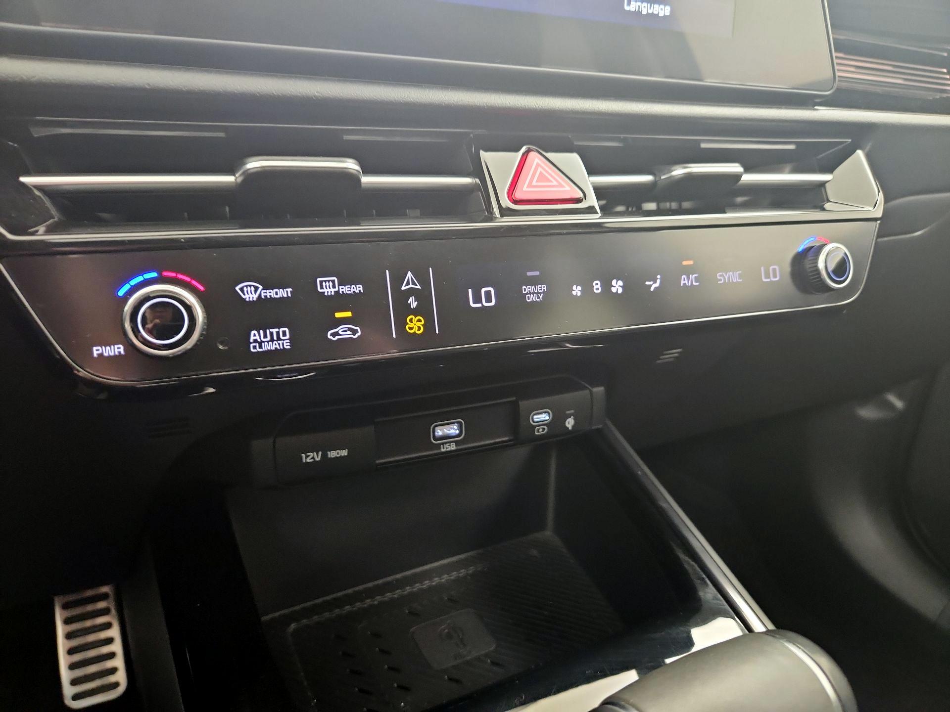 Thumbnail: 2023 Kia Niro - 15
