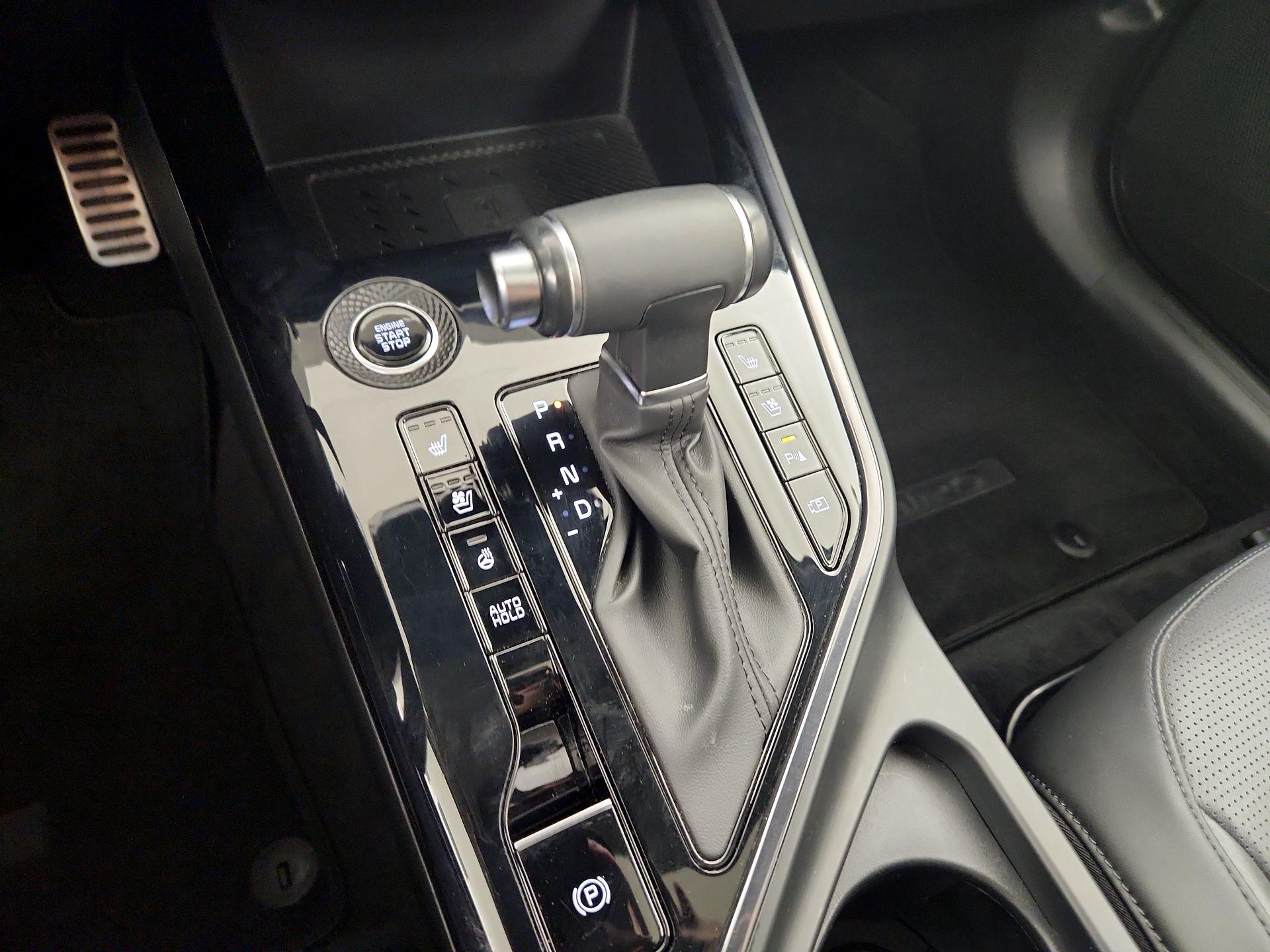 Thumbnail: 2023 Kia Niro - 16