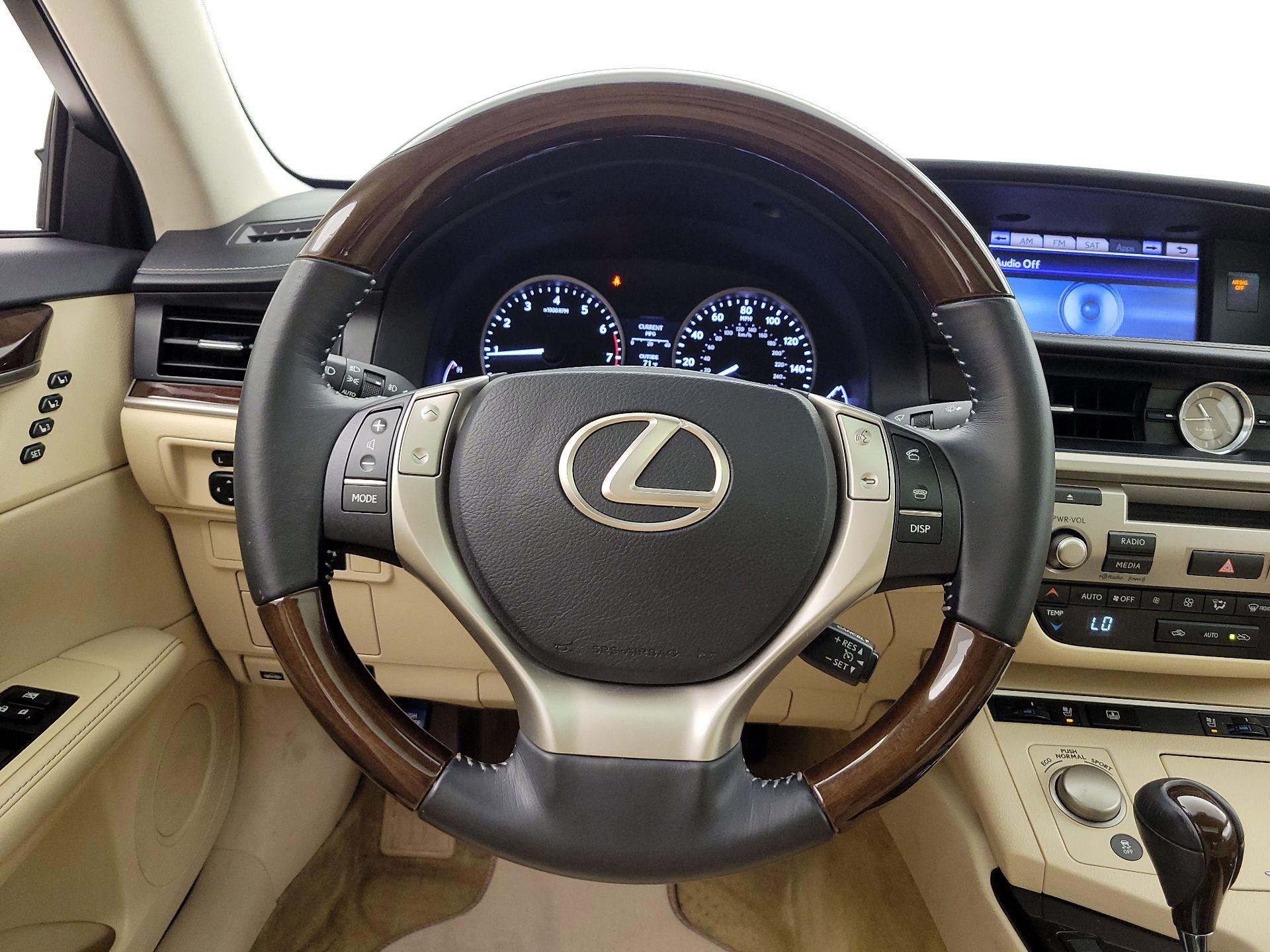 Thumbnail: 2014 Lexus ES - 10