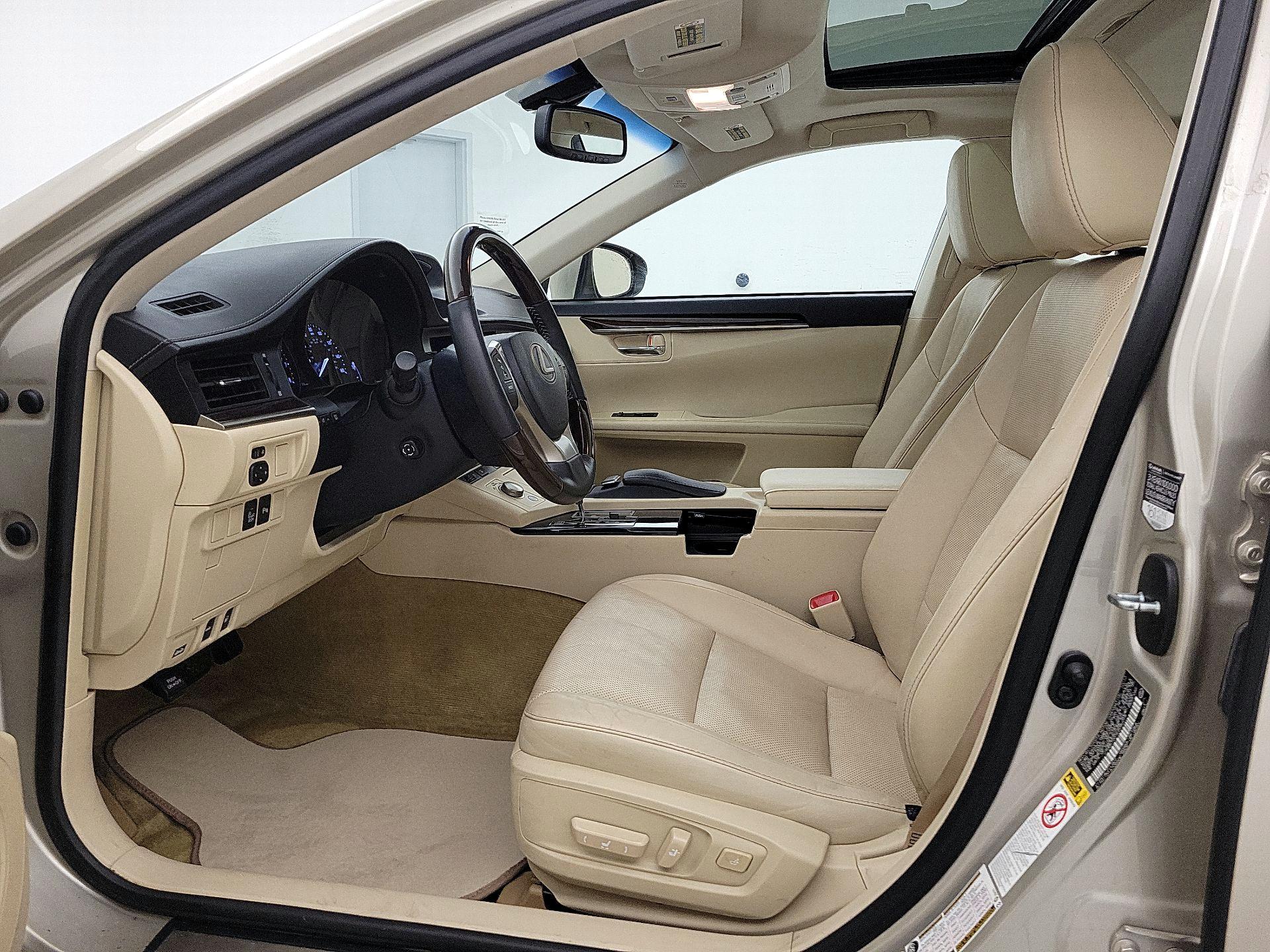 Thumbnail: 2014 Lexus ES - 11