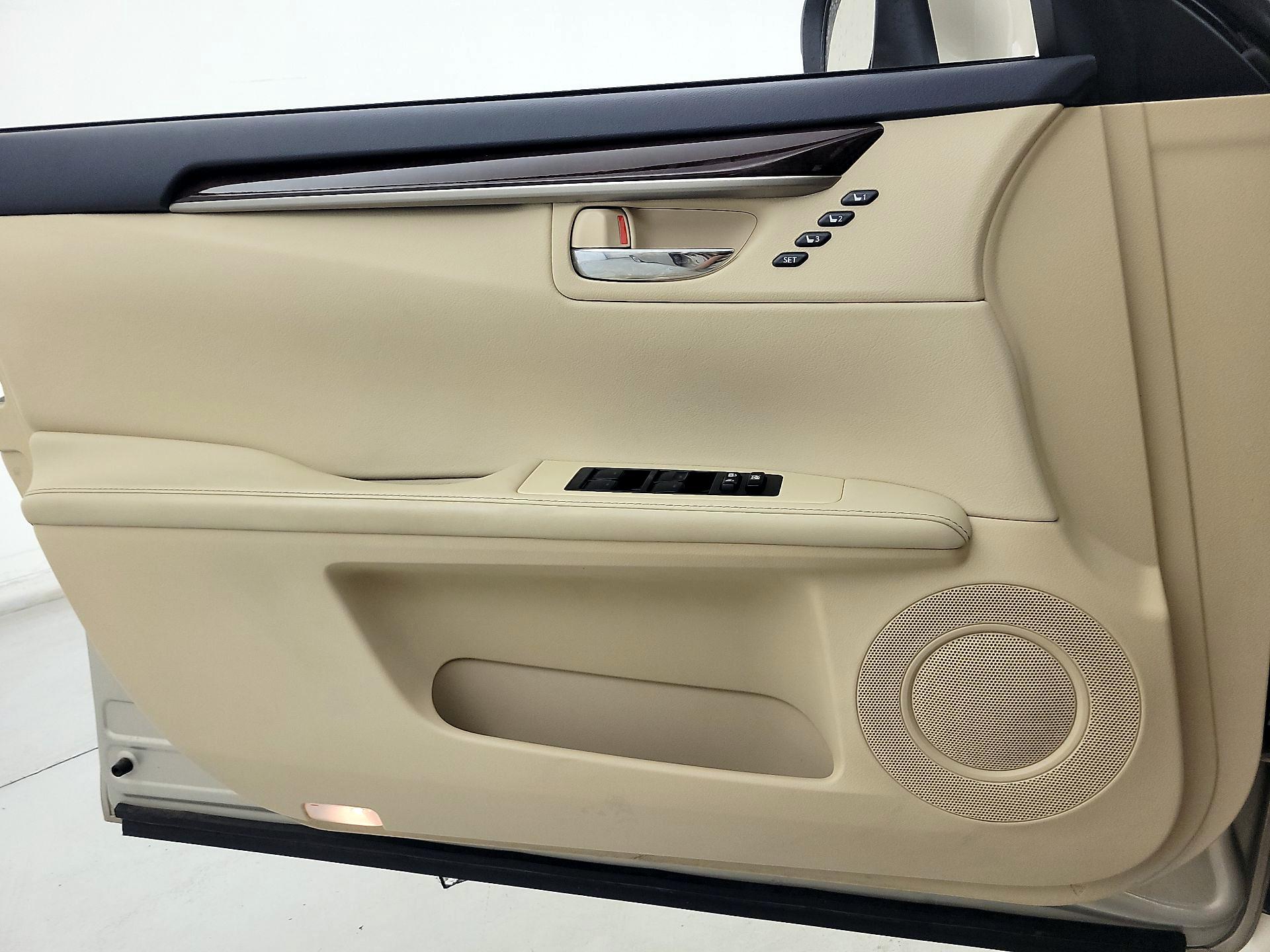 Thumbnail: 2014 Lexus ES - 12