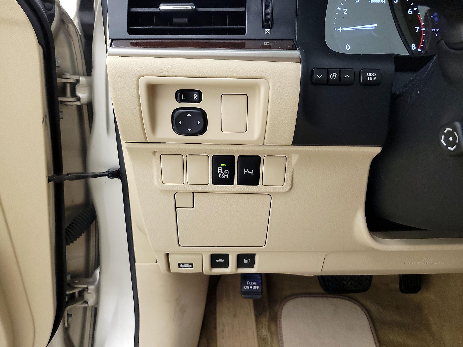 Thumbnail: 2014 Lexus ES - 13