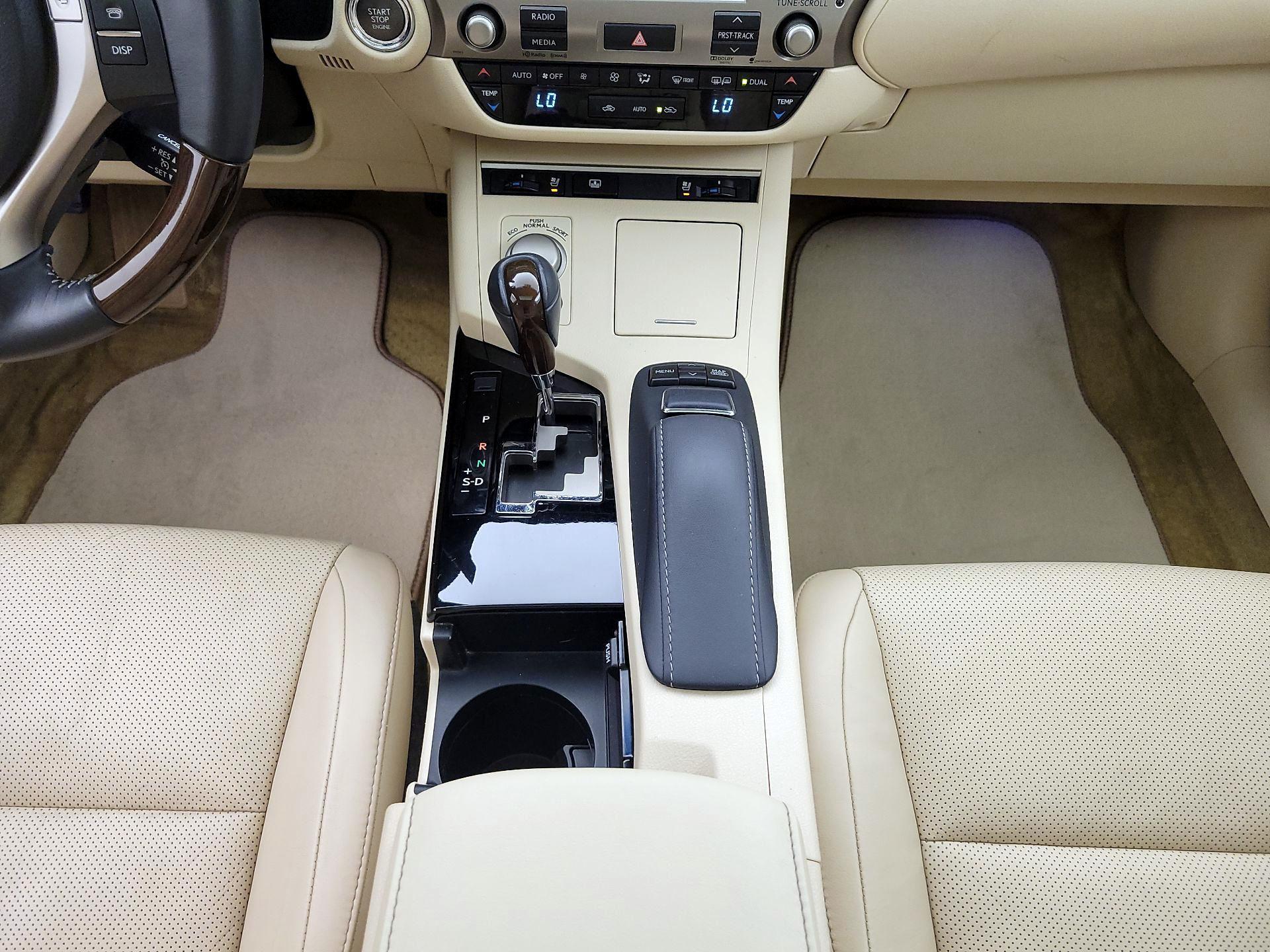 Thumbnail: 2014 Lexus ES - 18