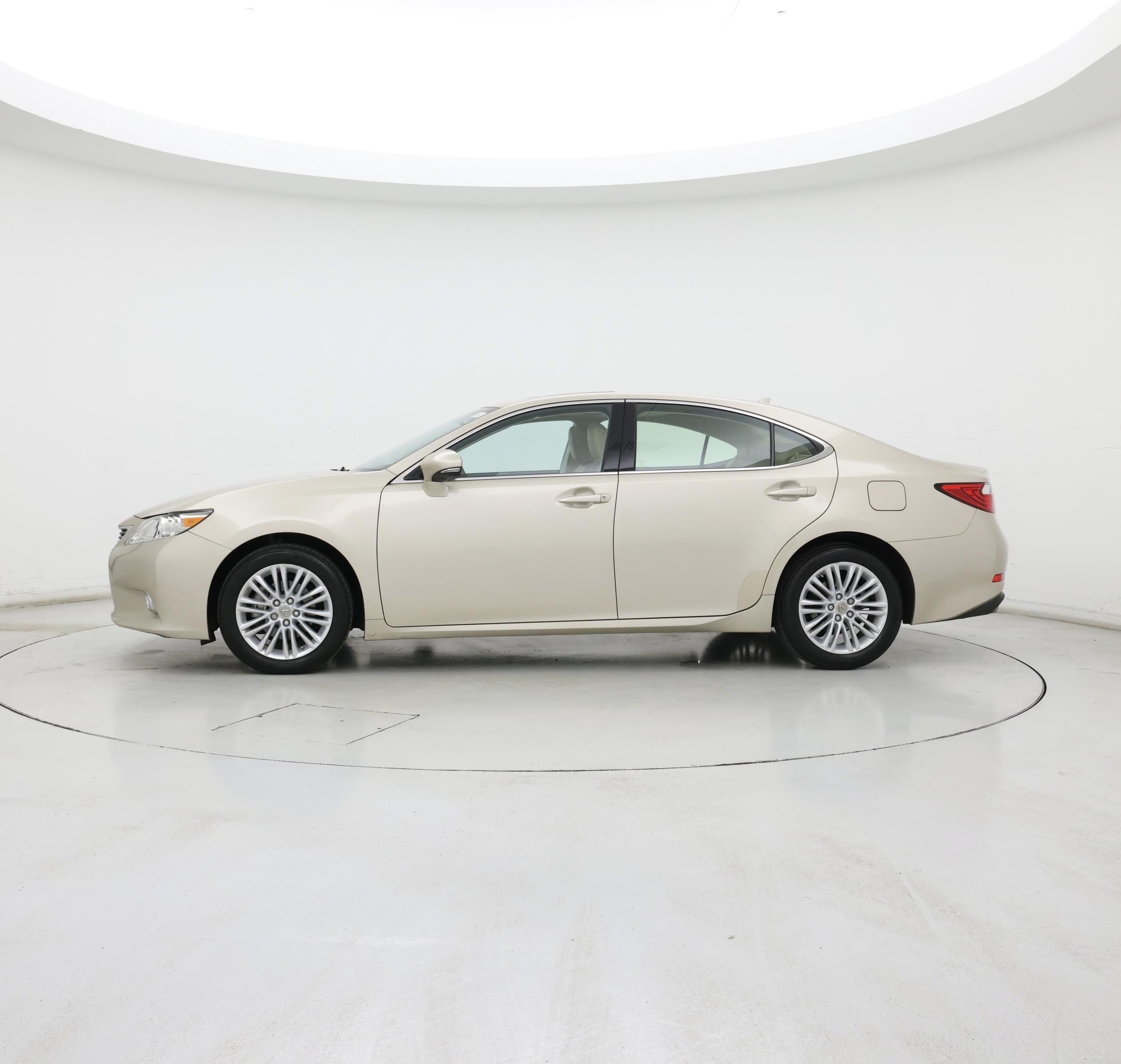 Thumbnail: 2014 Lexus ES - 3