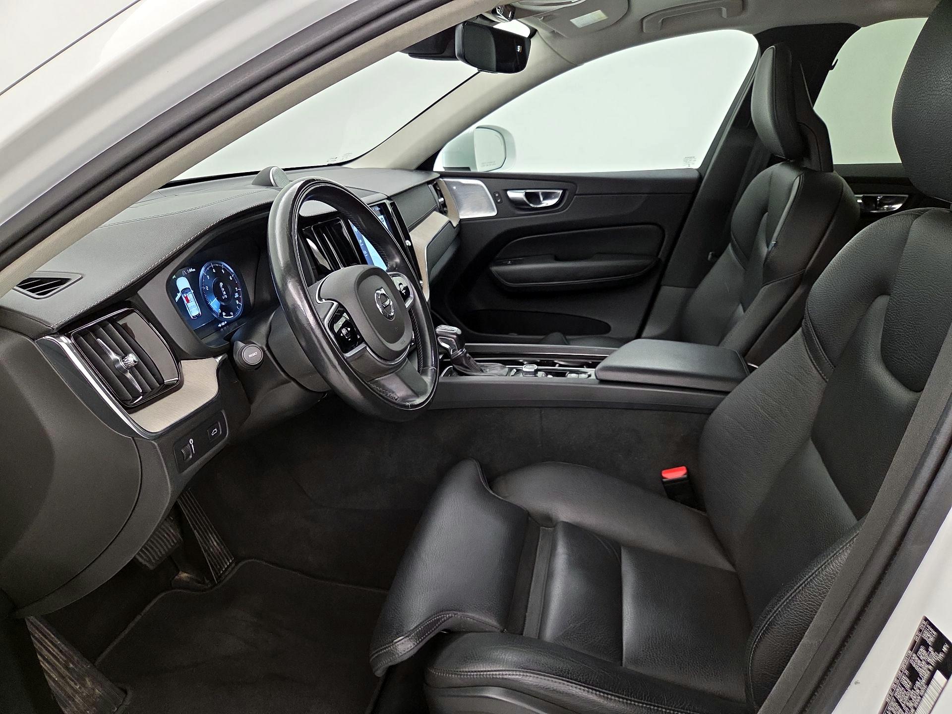 Thumbnail: 2018 Volvo XC60 - 11
