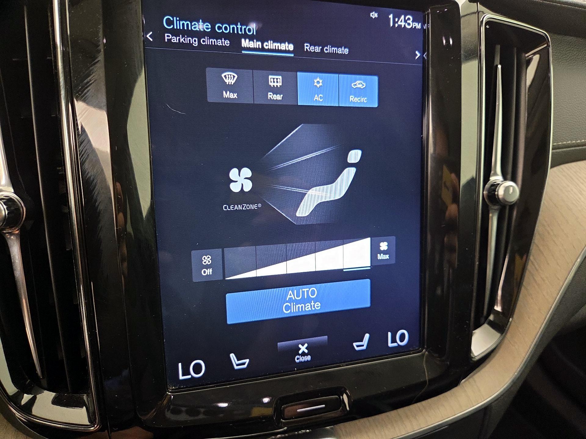 Thumbnail: 2018 Volvo XC60 - 17