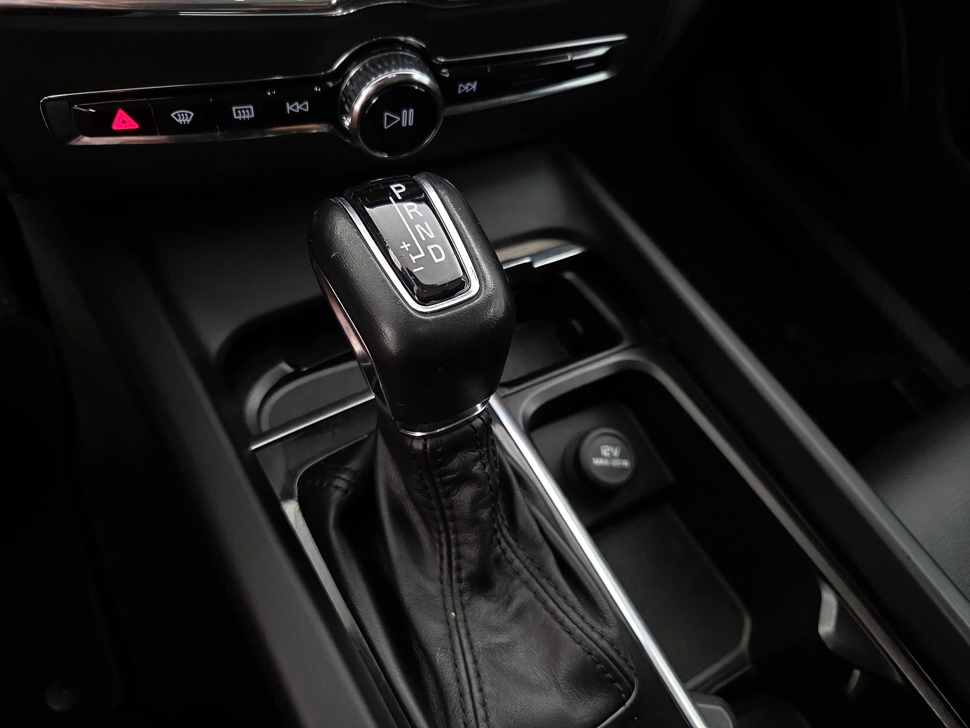 Thumbnail: 2018 Volvo XC60 - 18