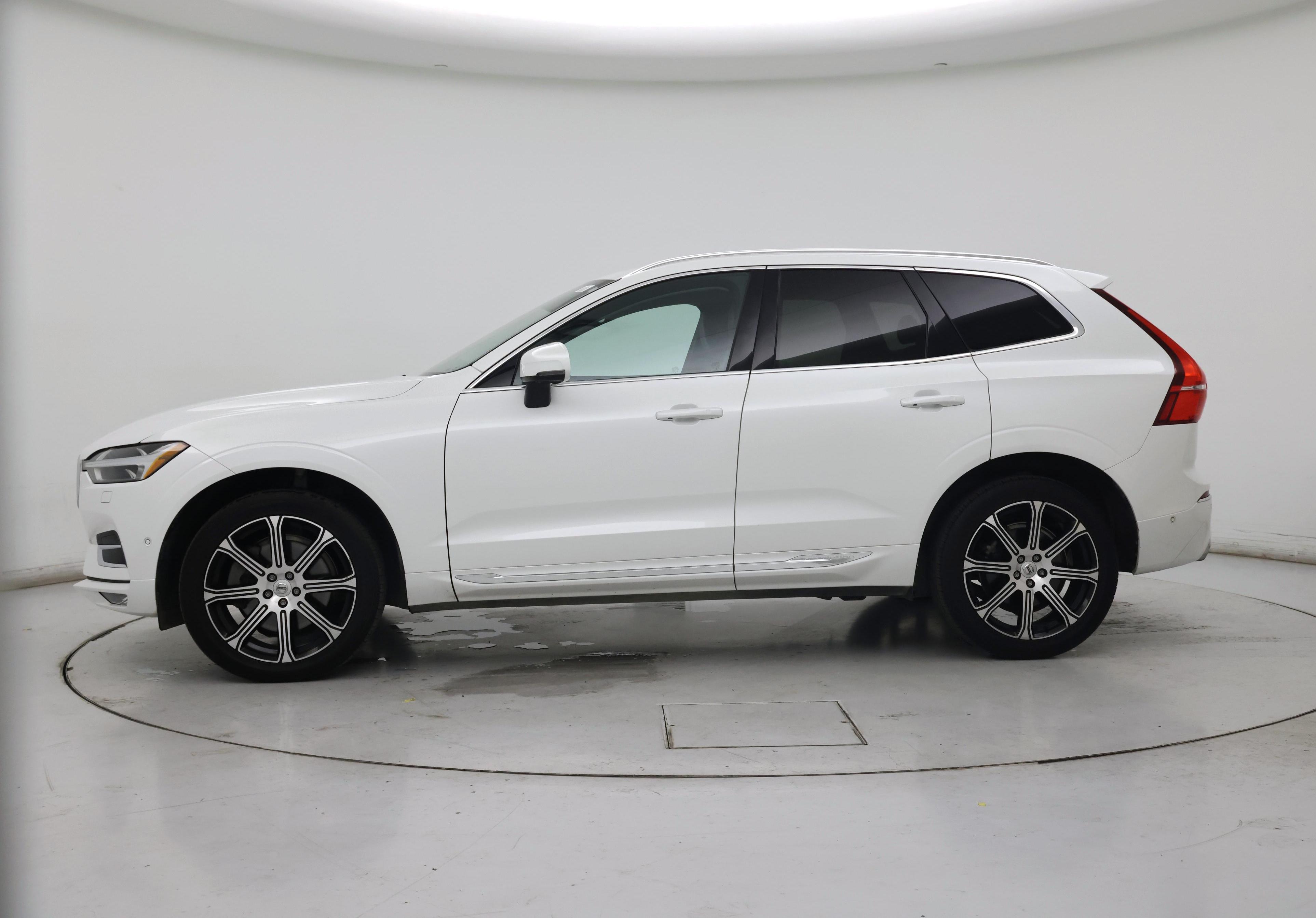 Thumbnail: 2018 Volvo XC60 - 3