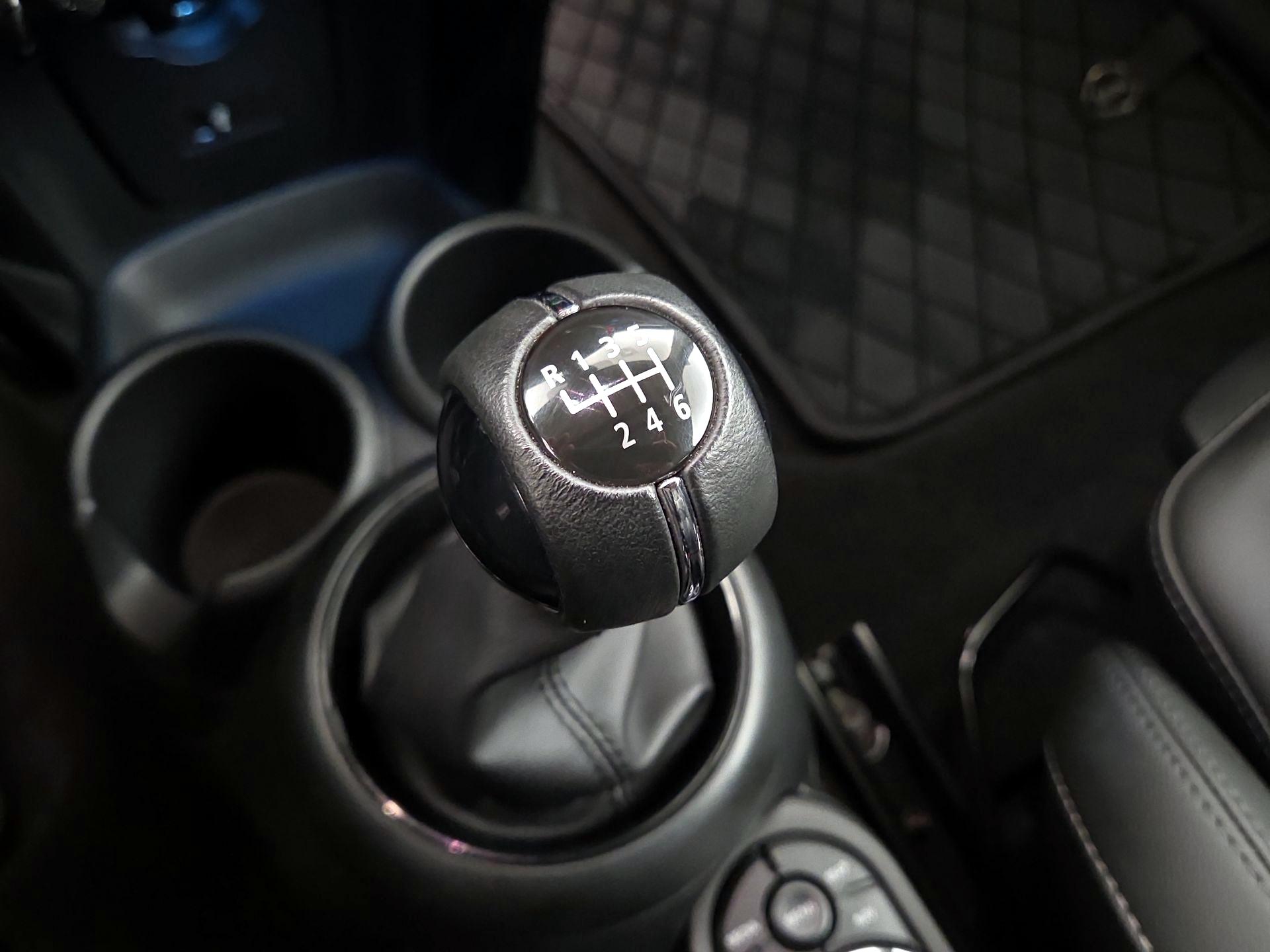 Thumbnail: 2022 MINI Cooper Hardtop - 17