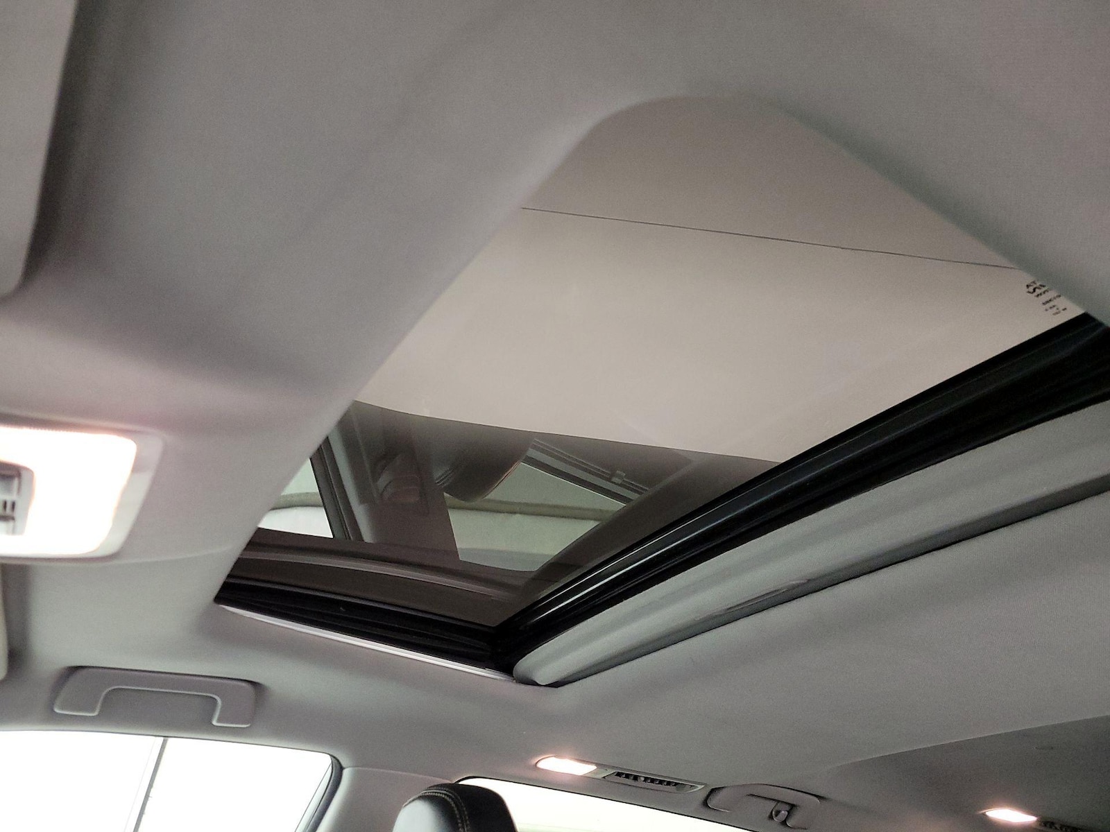 Sunroof(s) & Overhead Airbags