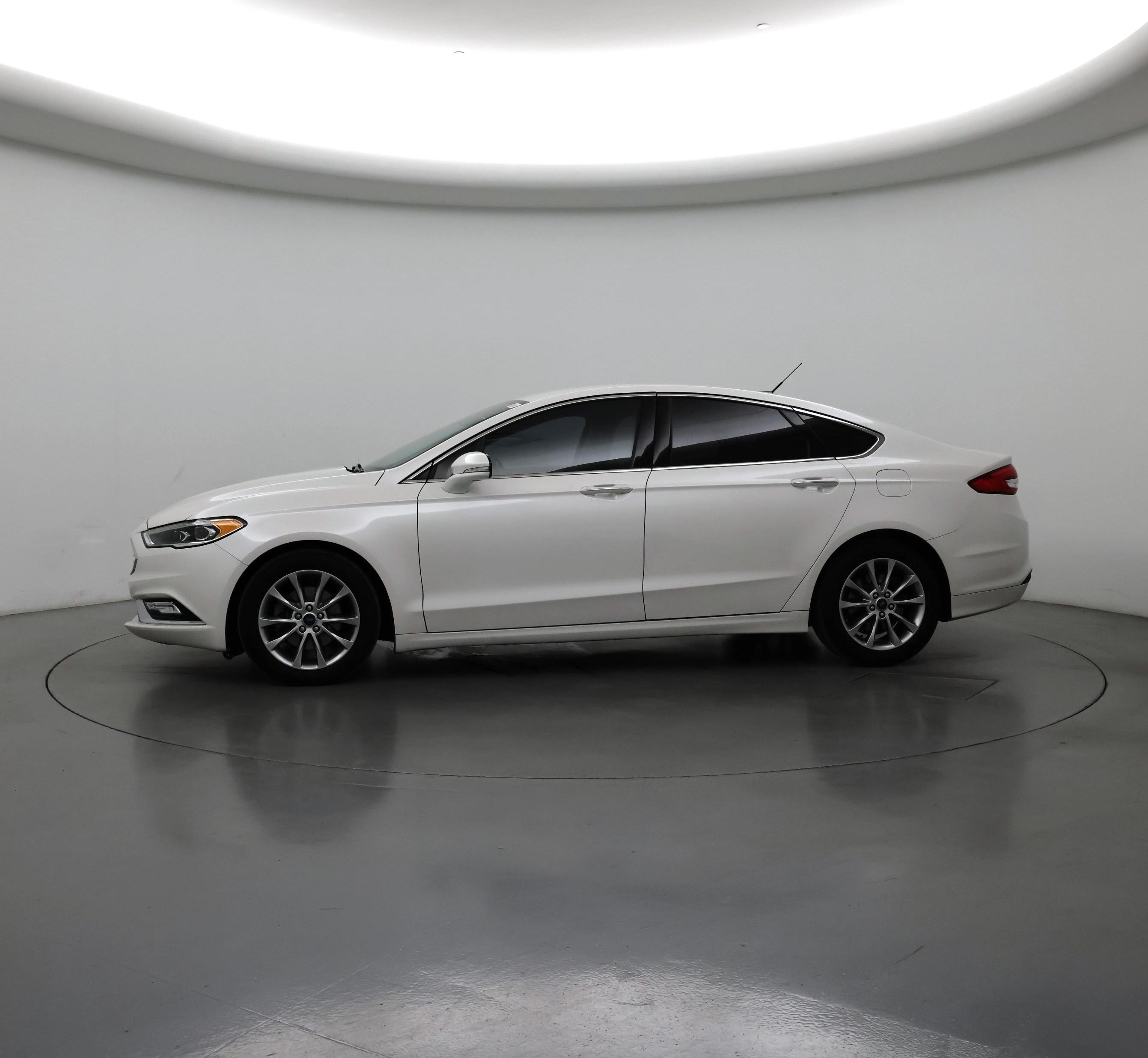 Thumbnail: 2017 Ford Fusion - 3