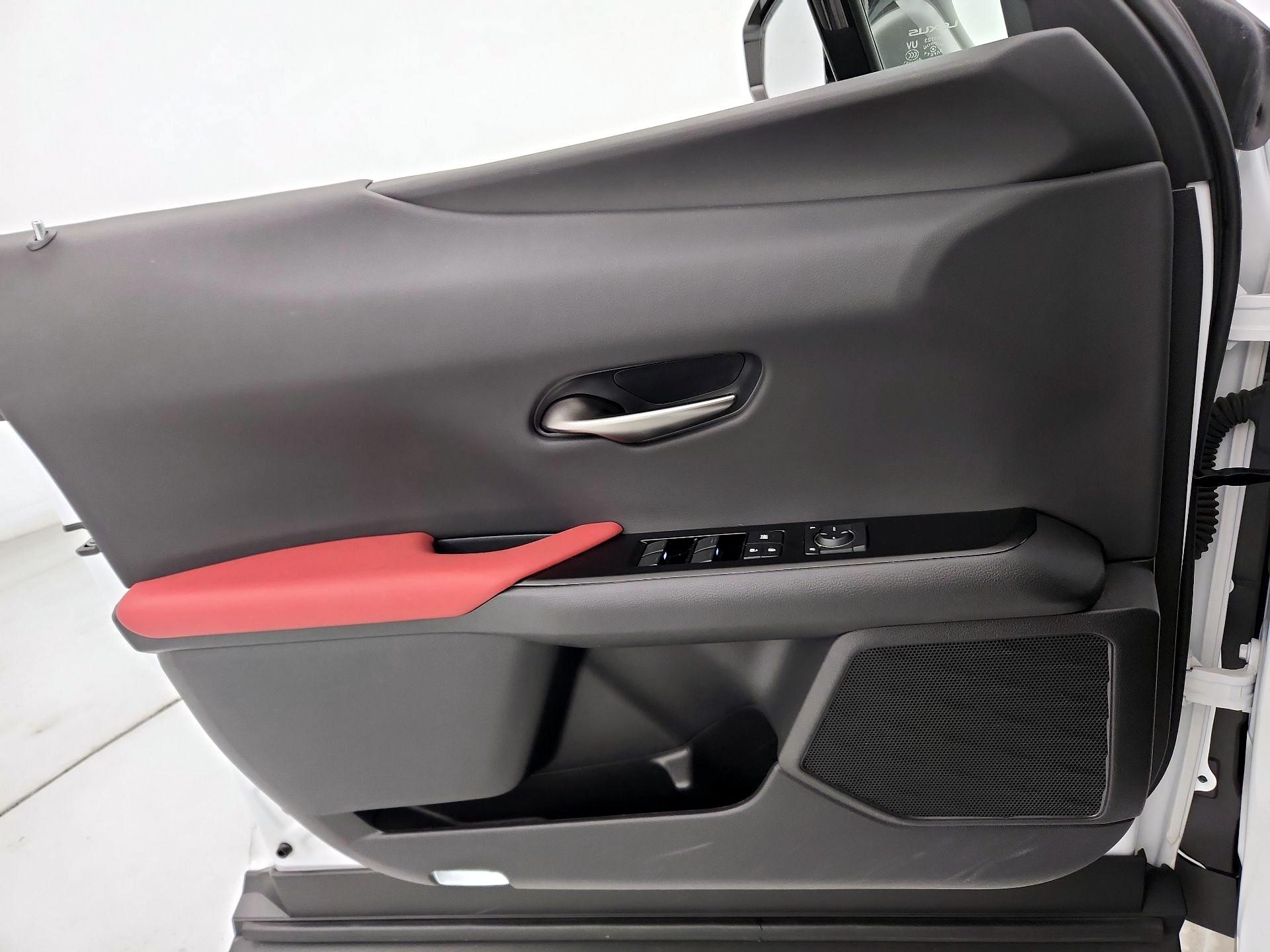 Thumbnail: 2021 Lexus UX - 12