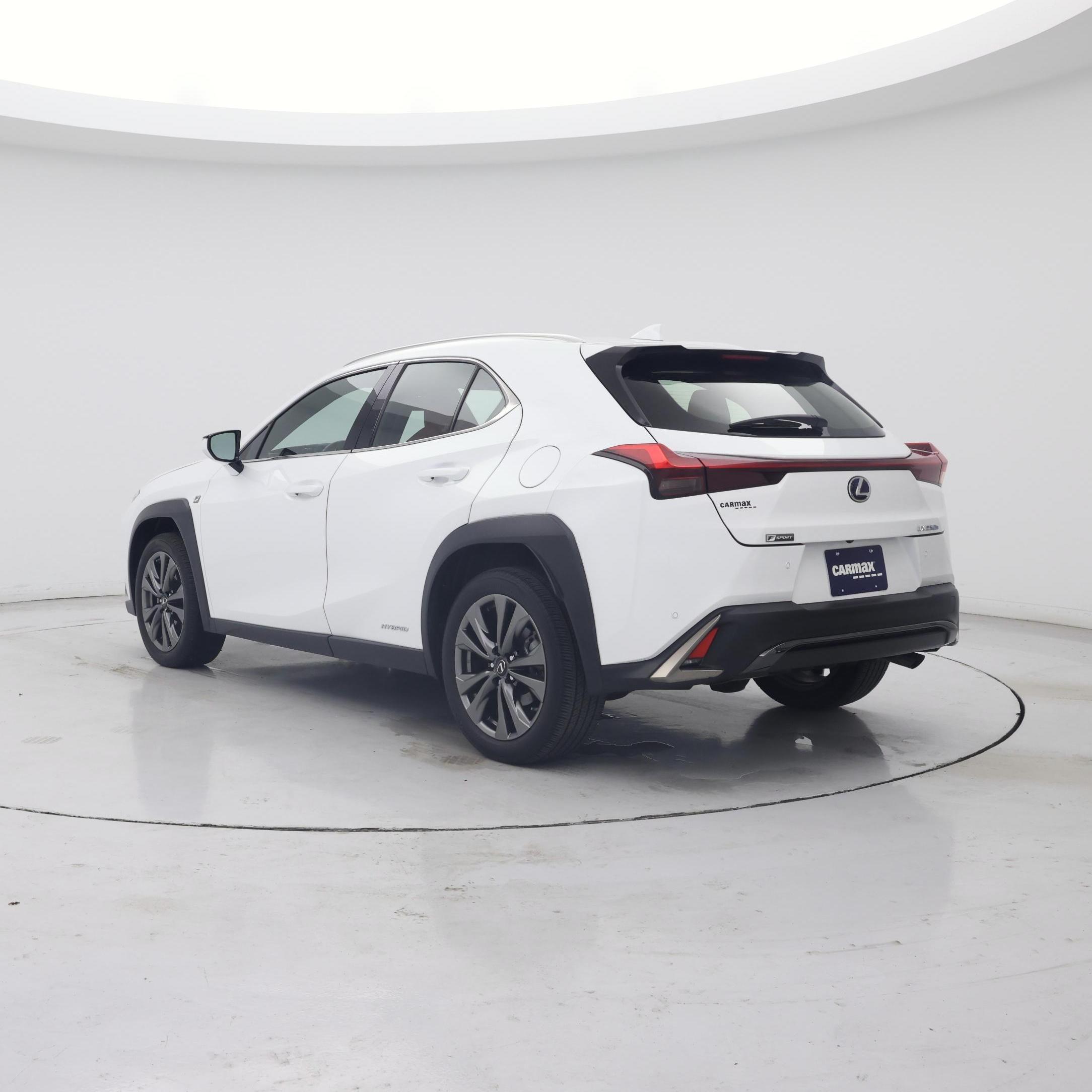 Thumbnail: 2021 Lexus UX - 2