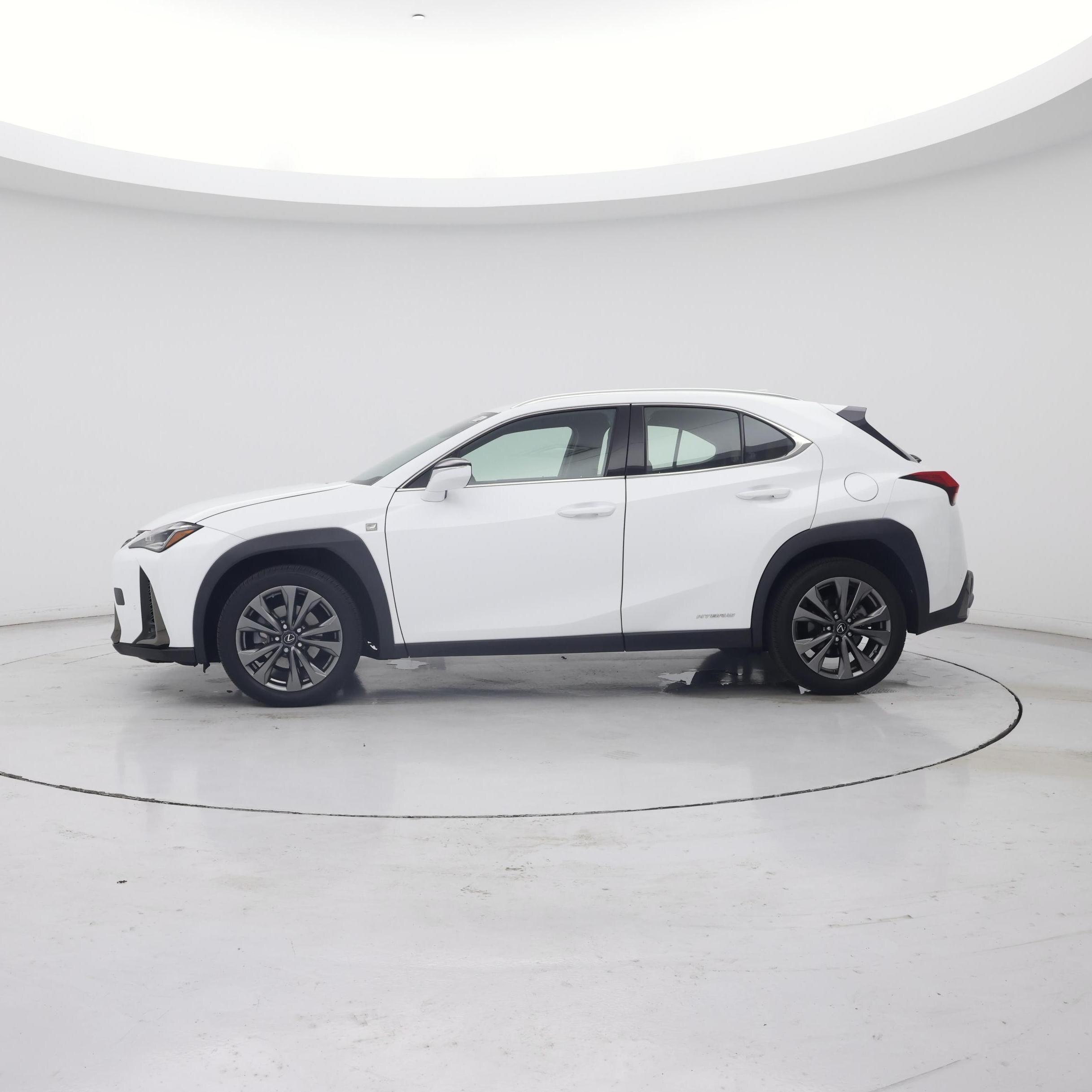 Thumbnail: 2021 Lexus UX - 3