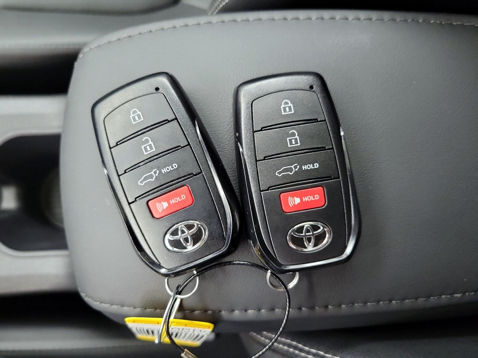 2026 Toyota Corolla Cross XLE - Photo 24