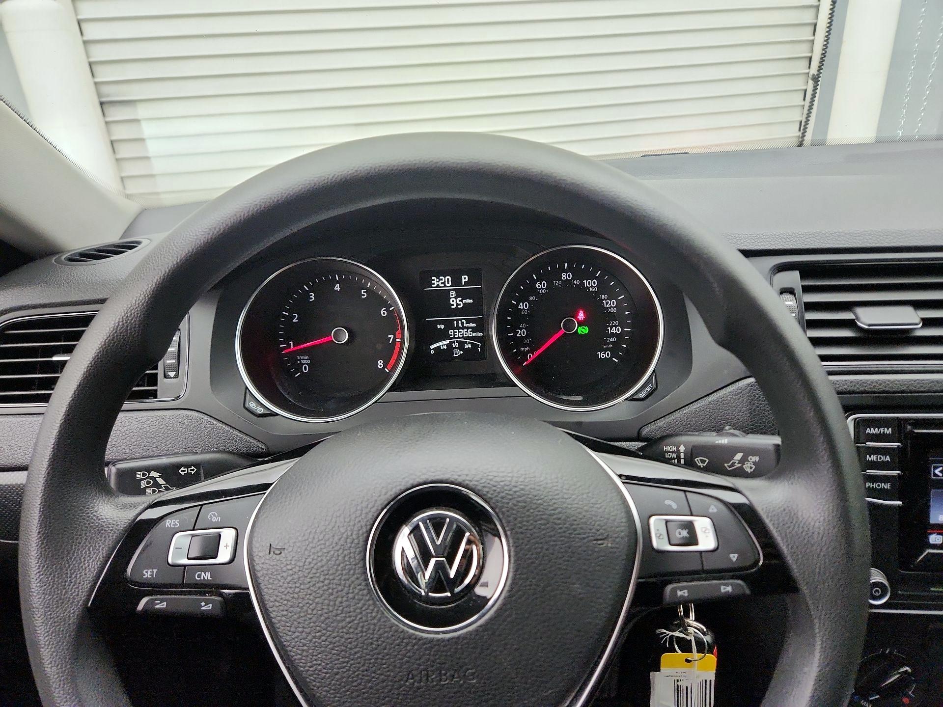Thumbnail: 2016 Volkswagen Jetta - 10