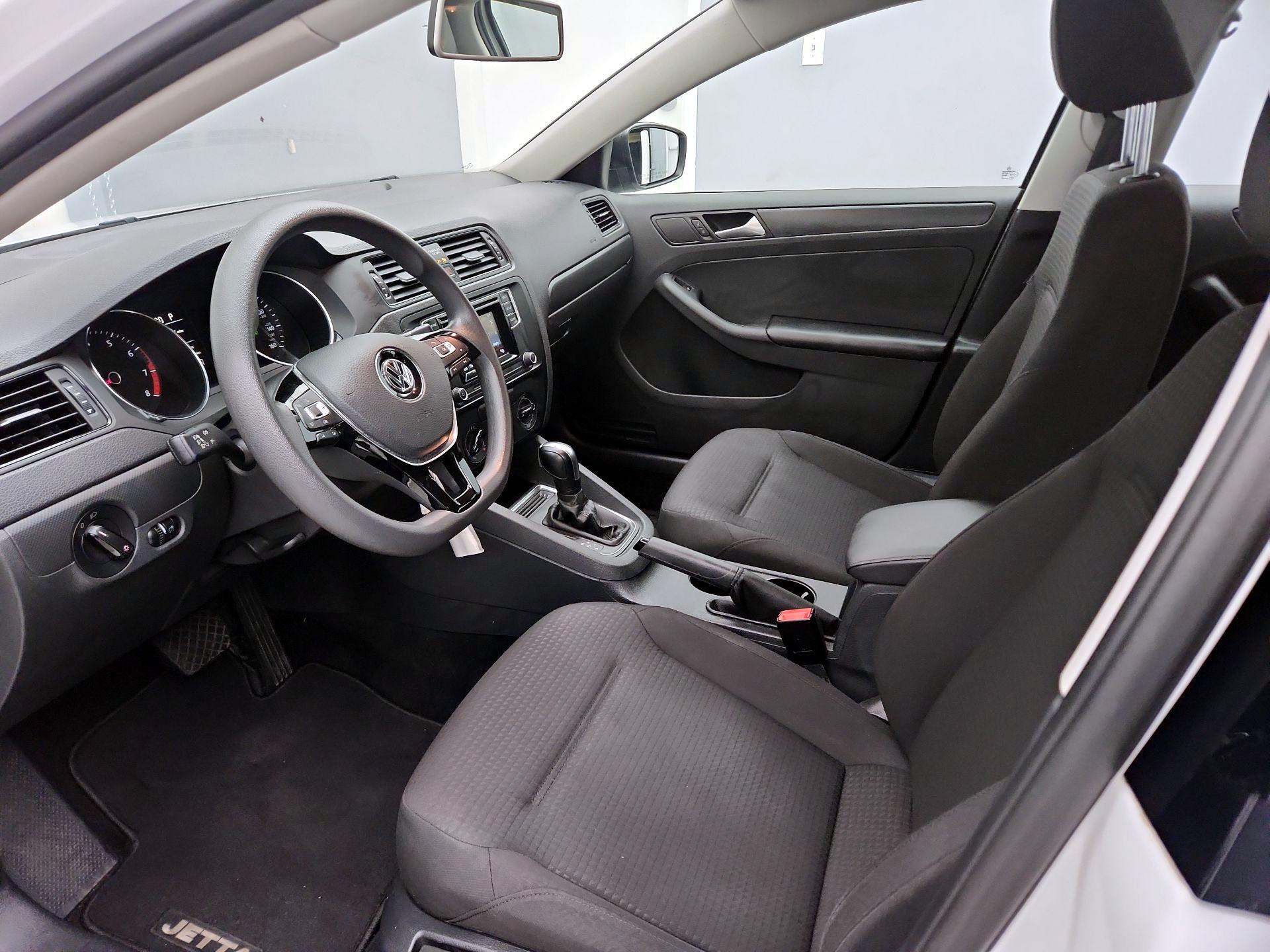 Thumbnail: 2016 Volkswagen Jetta - 11