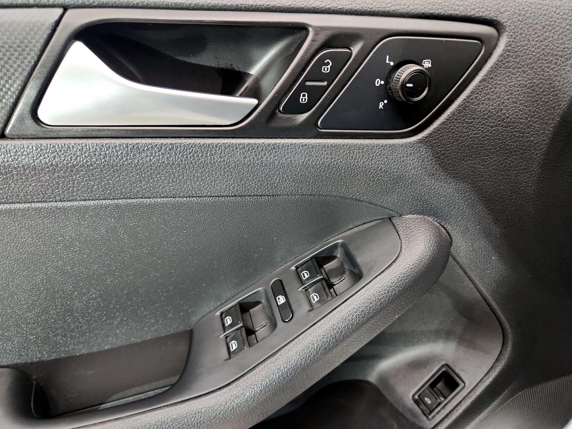 Thumbnail: 2016 Volkswagen Jetta - 12