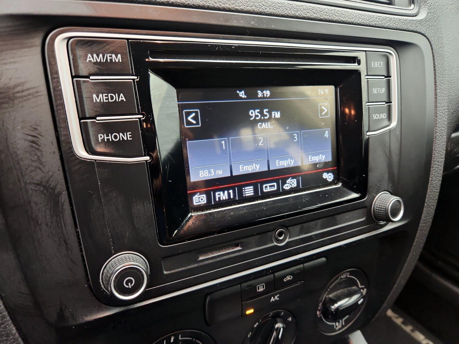 Thumbnail: 2016 Volkswagen Jetta - 14