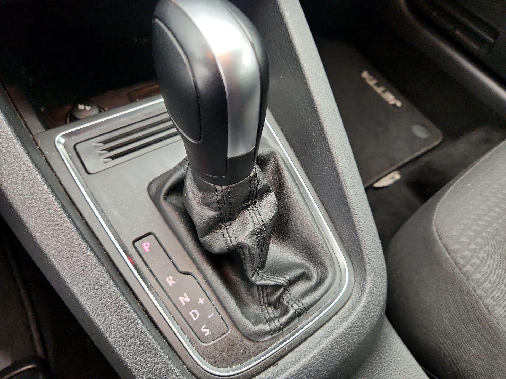 Thumbnail: 2016 Volkswagen Jetta - 16