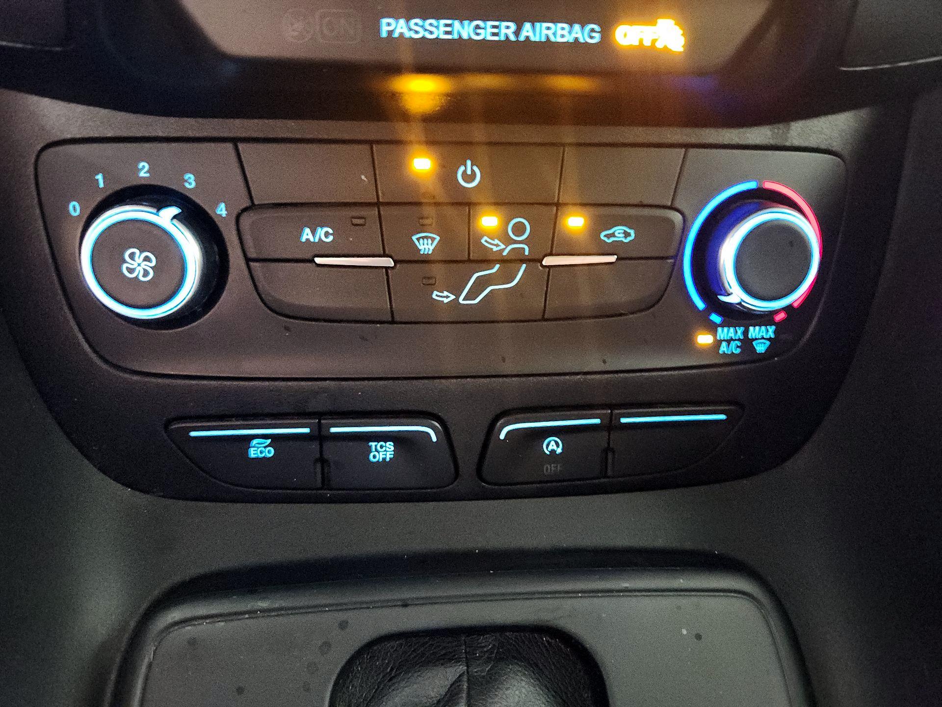Thumbnail: 2019 Ford Transit Series - 16
