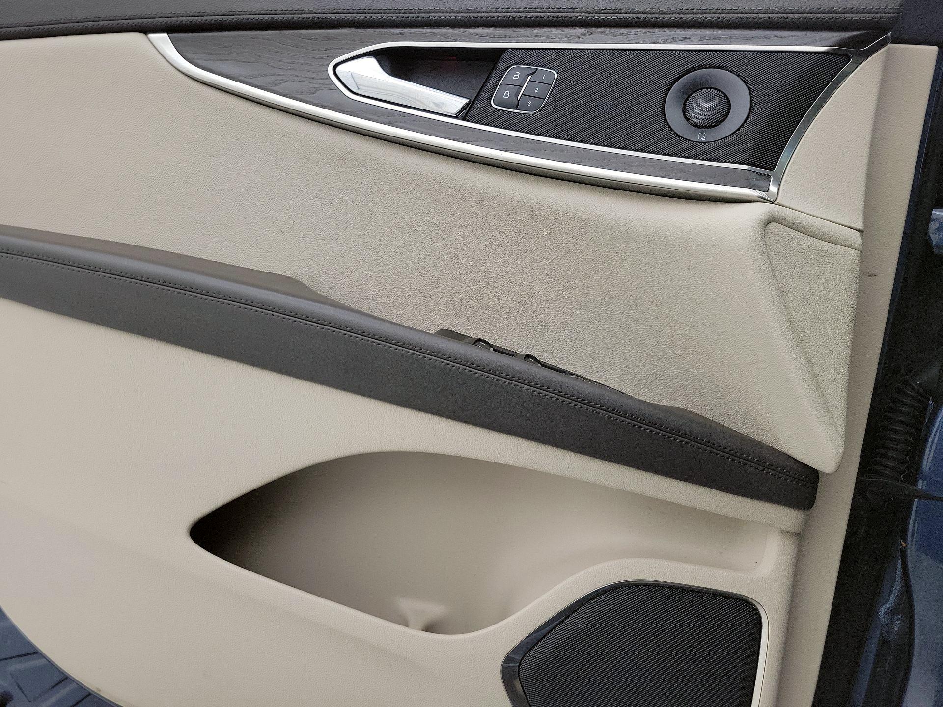 Thumbnail: 2019 Lincoln Nautilus - 12