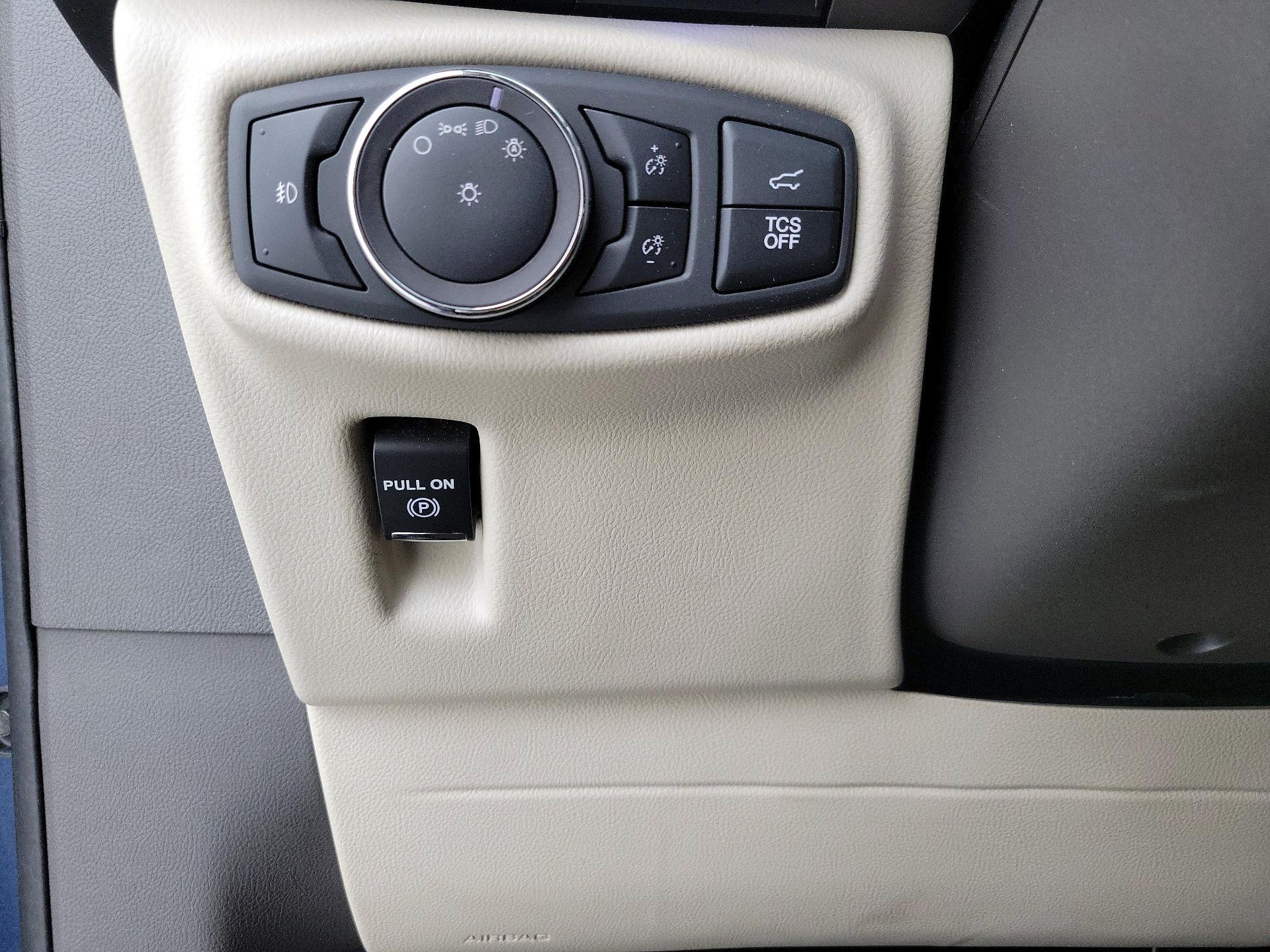 Thumbnail: 2019 Lincoln Nautilus - 13