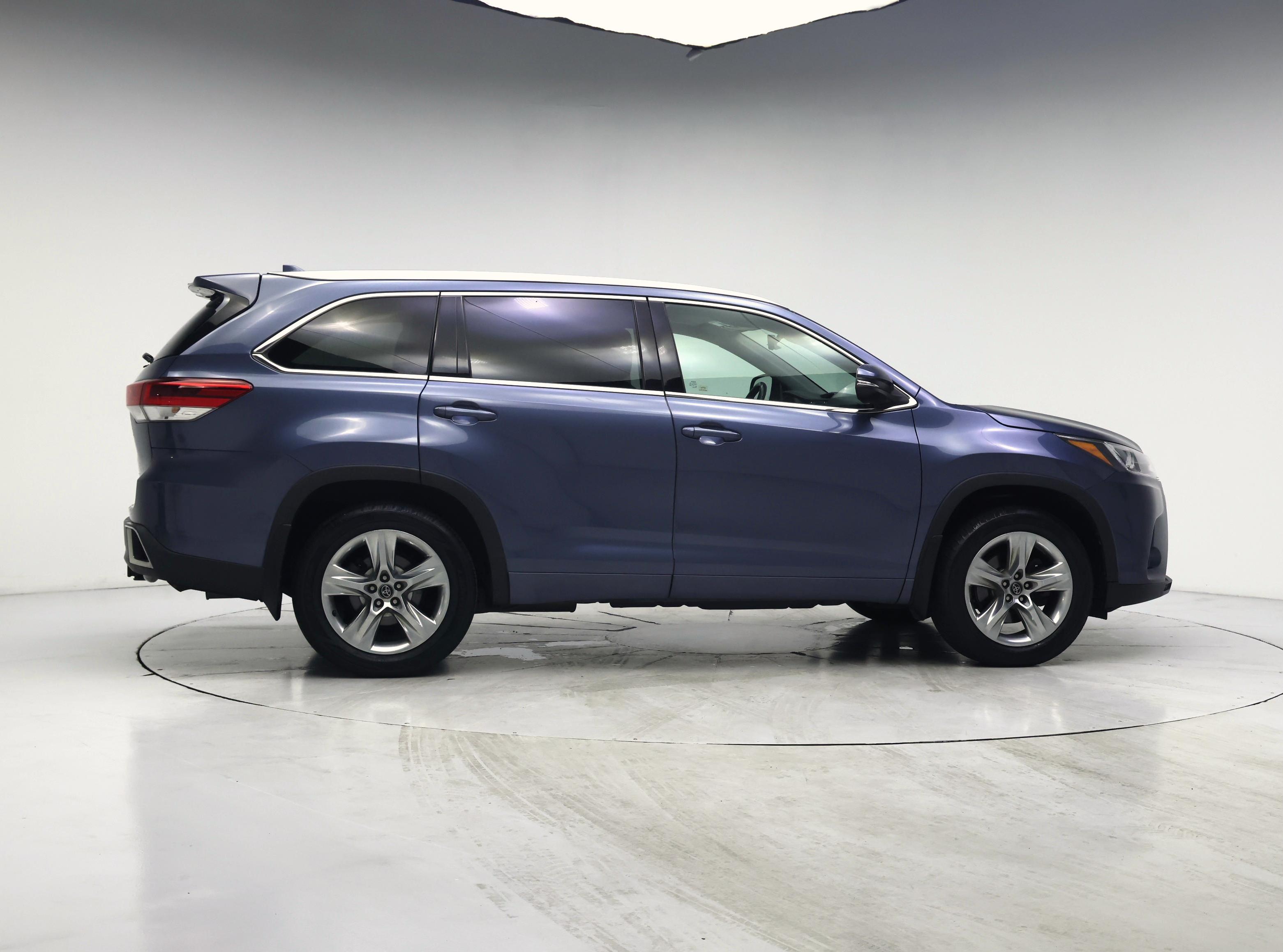Thumbnail: 2017 Toyota Highlander - 7