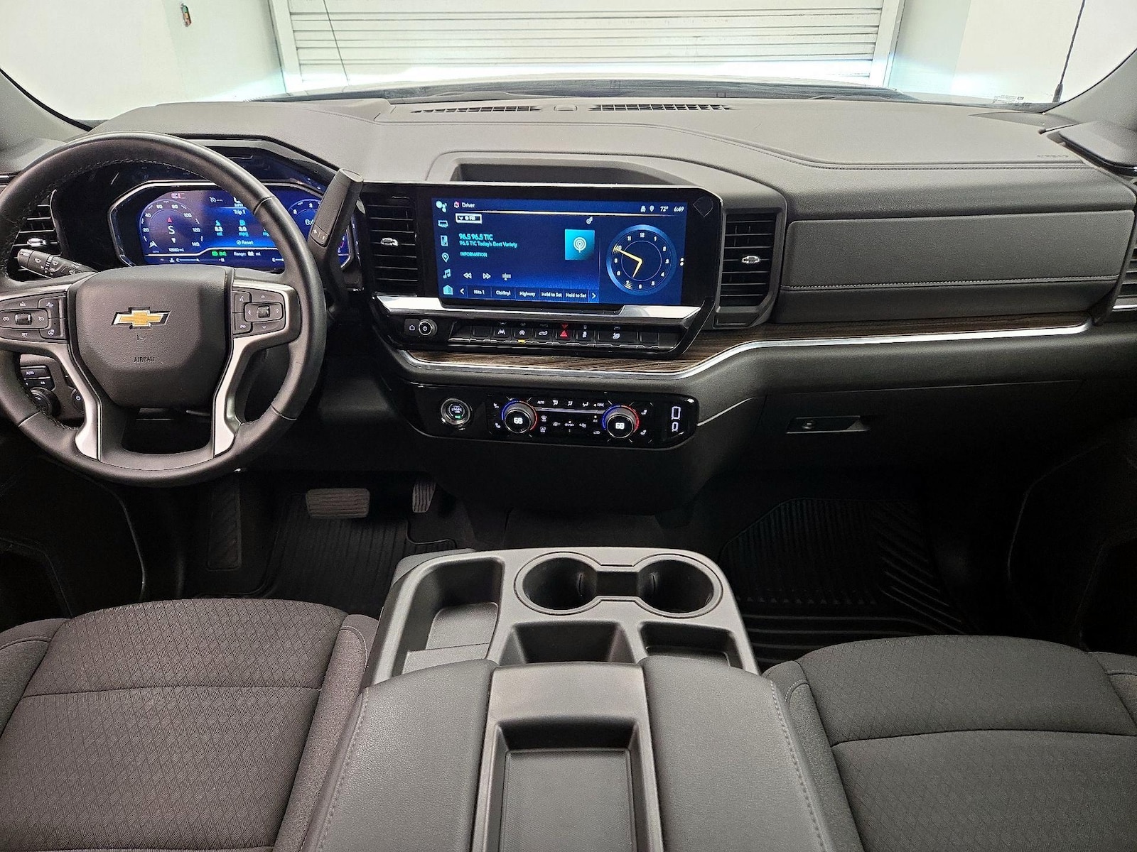 2024 Chevrolet Silverado 1500 LT - Photo 10