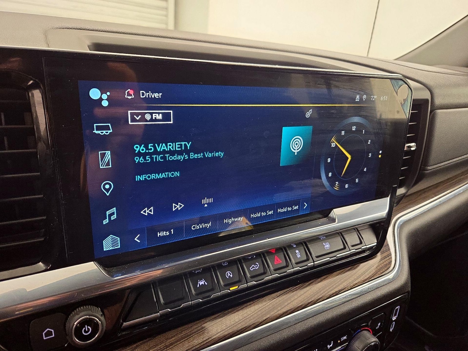 2024 Chevrolet Silverado 1500 LT - Photo 17