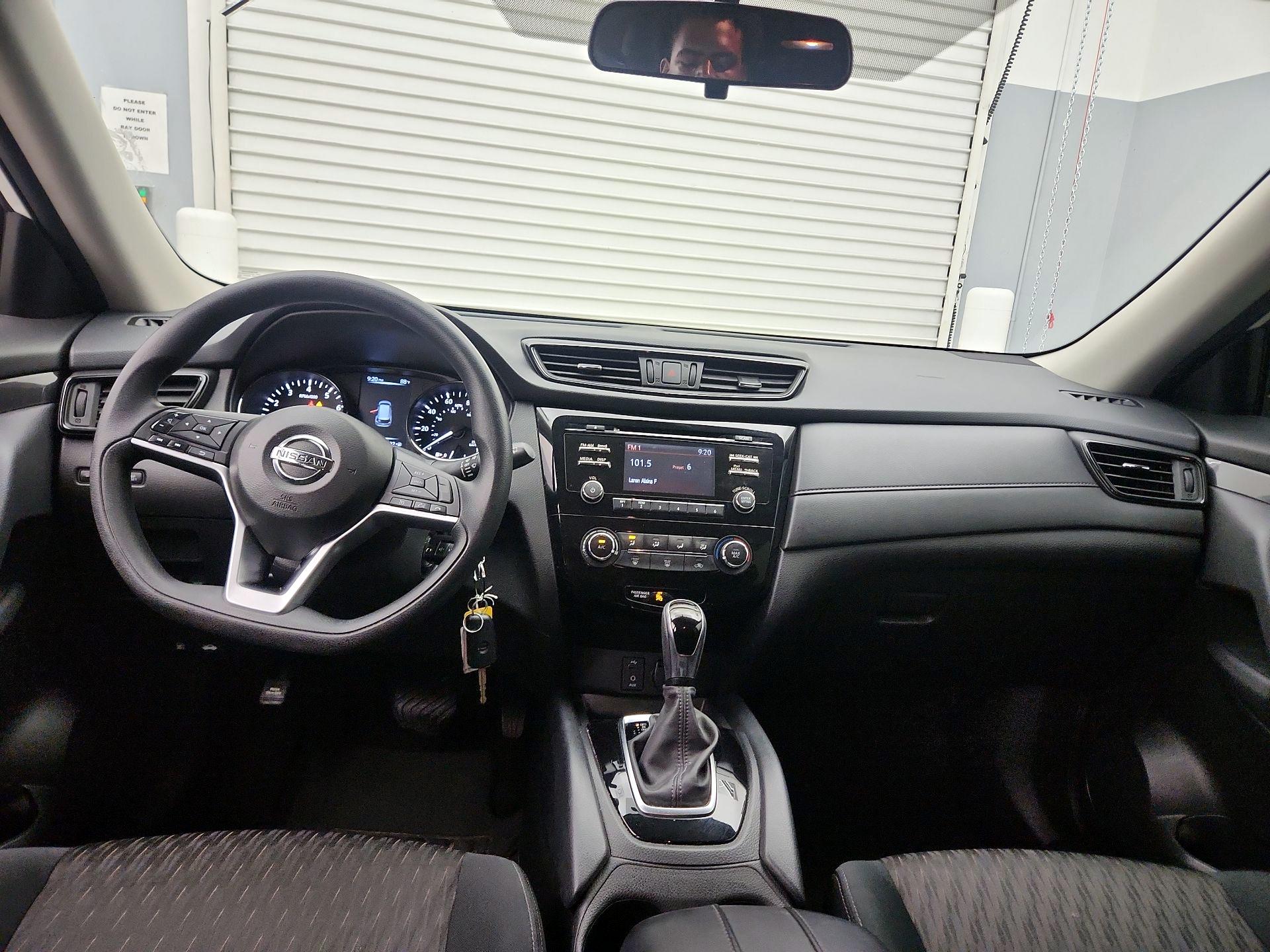 Thumbnail: 2017 Nissan Rogue - 9