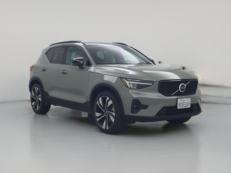 2023 Volvo XC40 B5 Ultimate Dark Theme