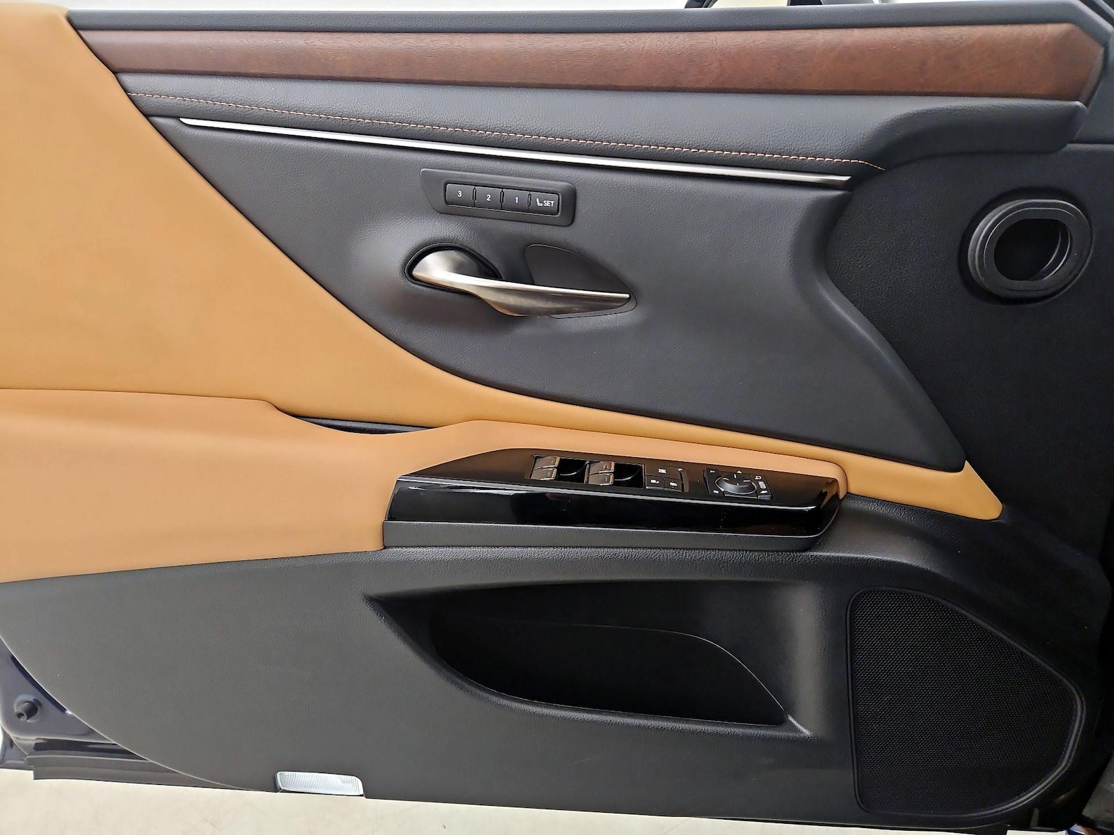 2024 Lexus ES 350 - Photo 13