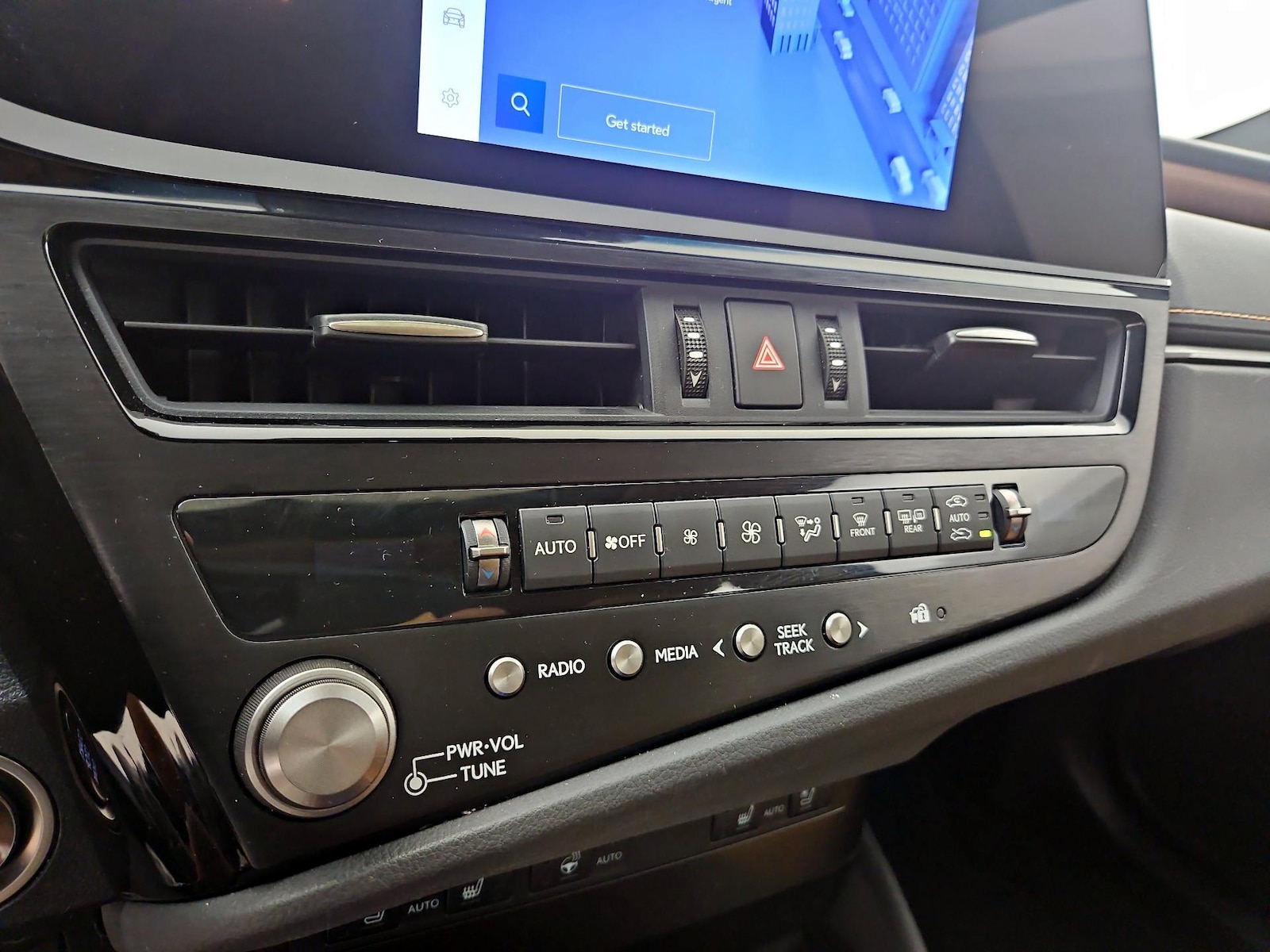 2024 Lexus ES 350 - Photo 18