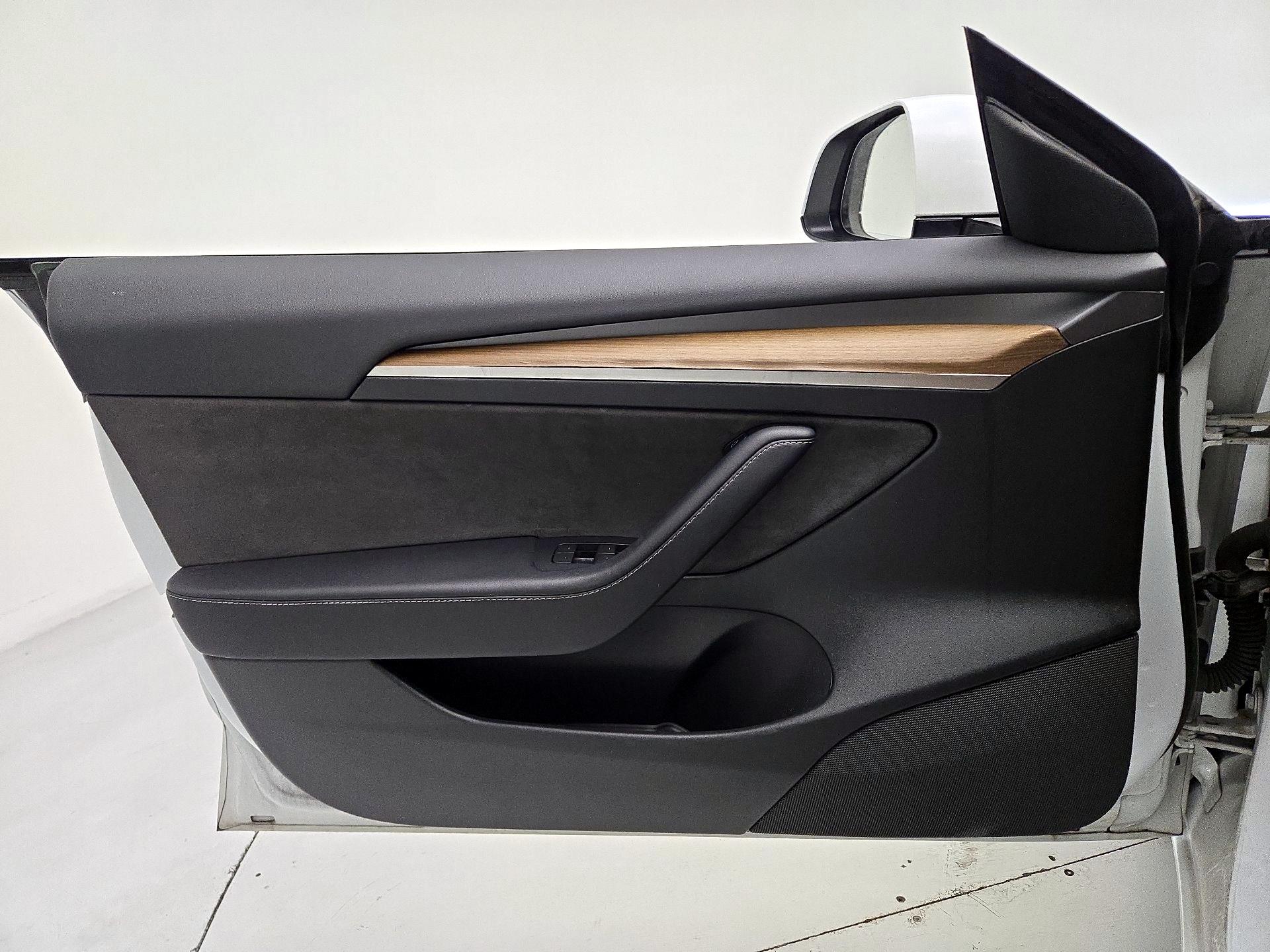 Thumbnail: 2023 Tesla Model 3 - 10